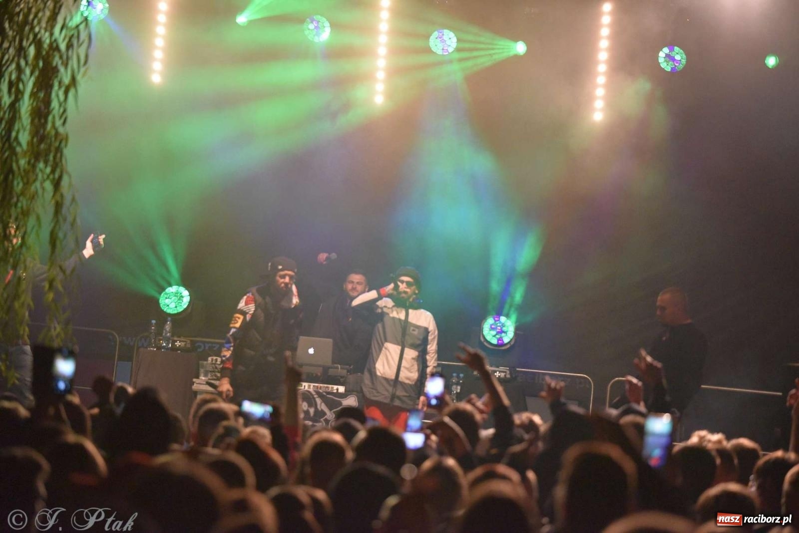 Zdjęcie w galerii na portalu naszraciborz.pl: Rapowy balet na plaży w Raciborzu. Gwiazdą Kabe [FOTO i WIDEO] wiadomości z regionu