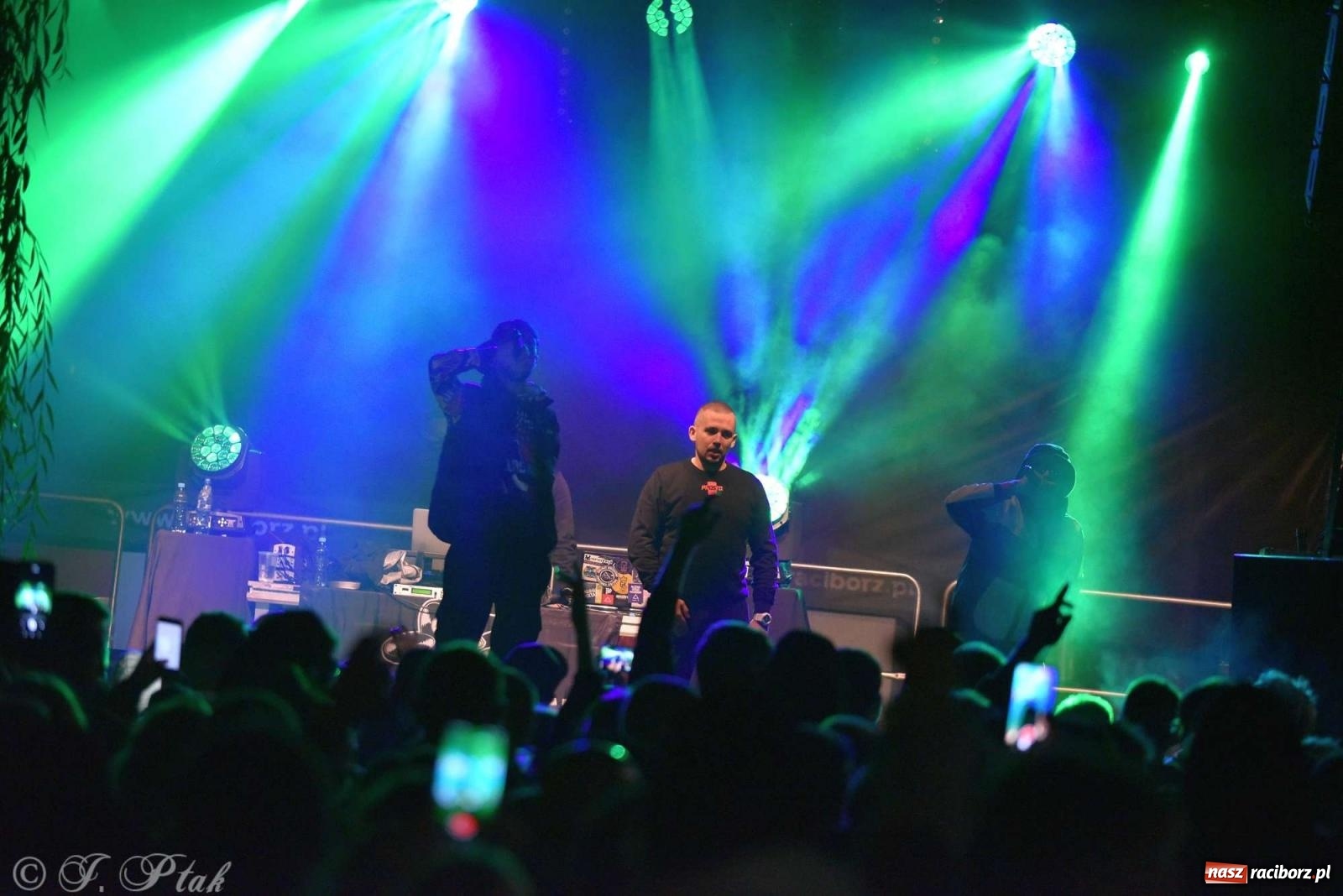 Zdjęcie w galerii na portalu naszraciborz.pl: Rapowy balet na plaży w Raciborzu. Gwiazdą Kabe [FOTO i WIDEO] wiadomości z regionu