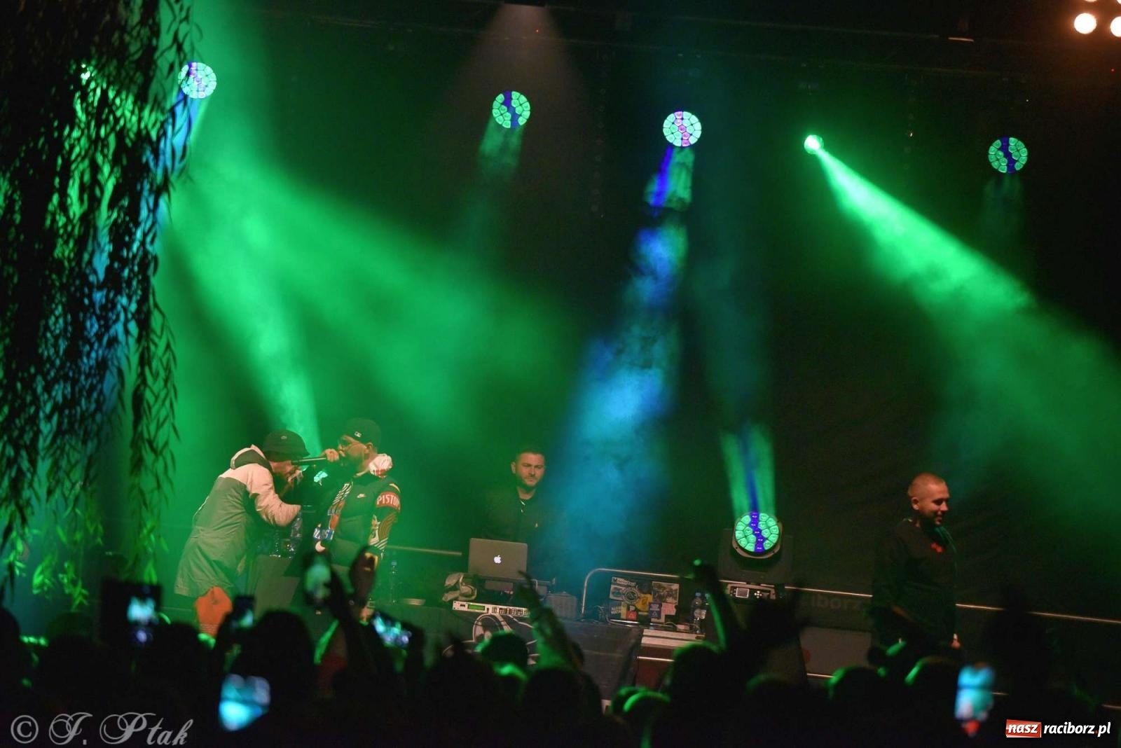 Zdjęcie w galerii na portalu naszraciborz.pl: Rapowy balet na plaży w Raciborzu. Gwiazdą Kabe [FOTO i WIDEO] wiadomości z regionu