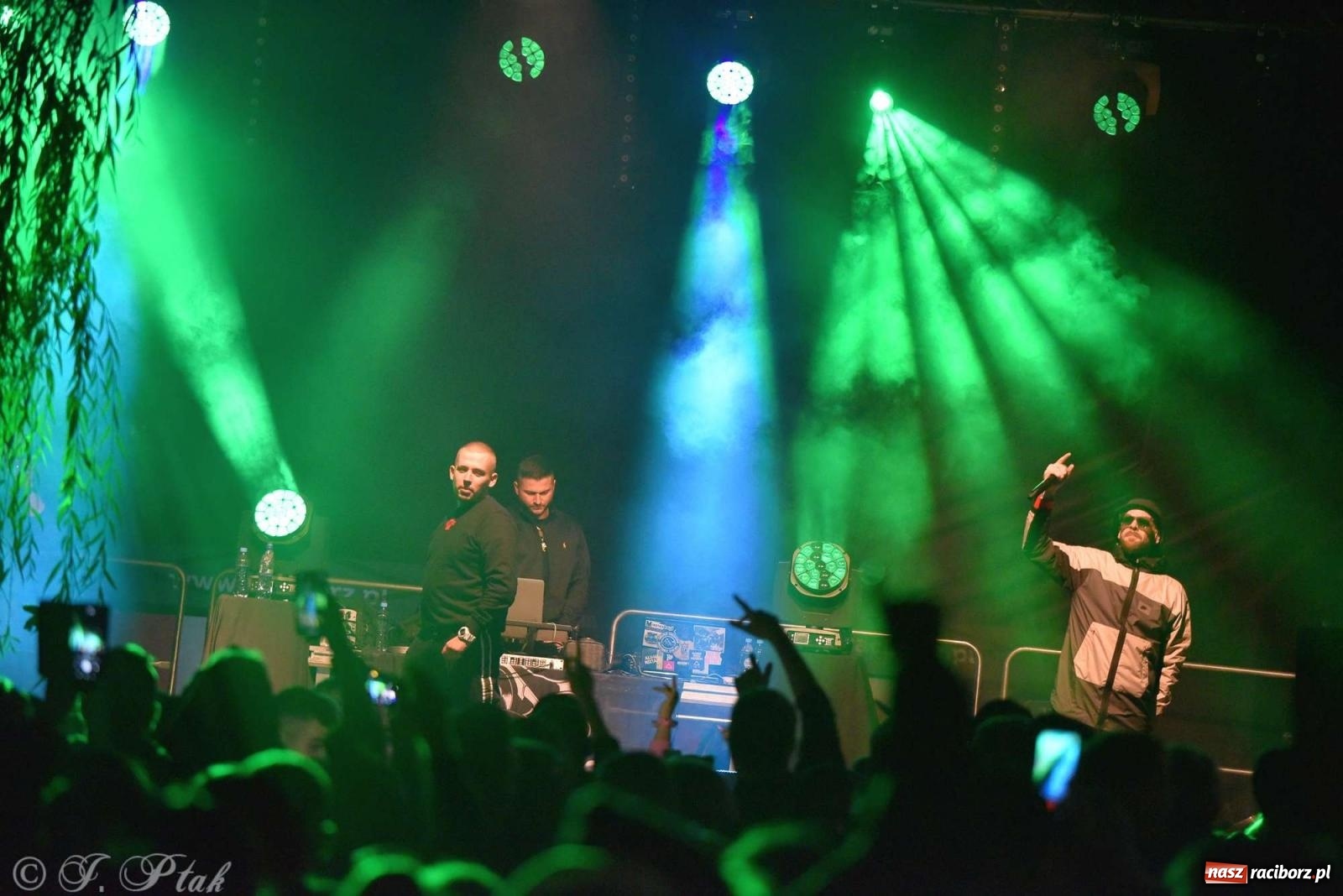 Zdjęcie w galerii na portalu naszraciborz.pl: Rapowy balet na plaży w Raciborzu. Gwiazdą Kabe [FOTO i WIDEO] wiadomości z regionu