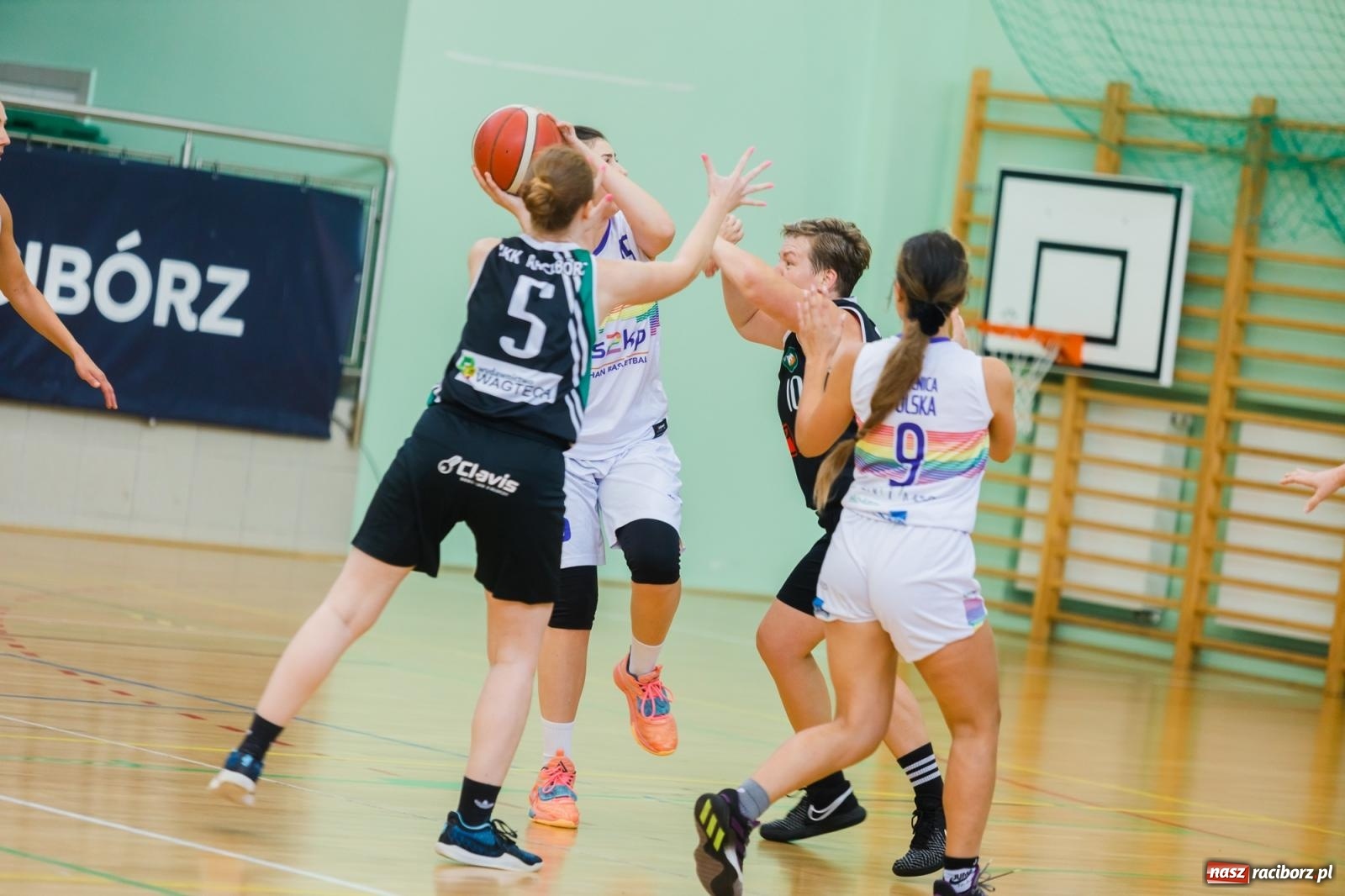 Zdjęcie w galerii na portalu naszraciborz.pl: Koszykarki RKK w walce o Puchar Rektora PWSZ [FOTO i WIDEO] wiadomości z regionu