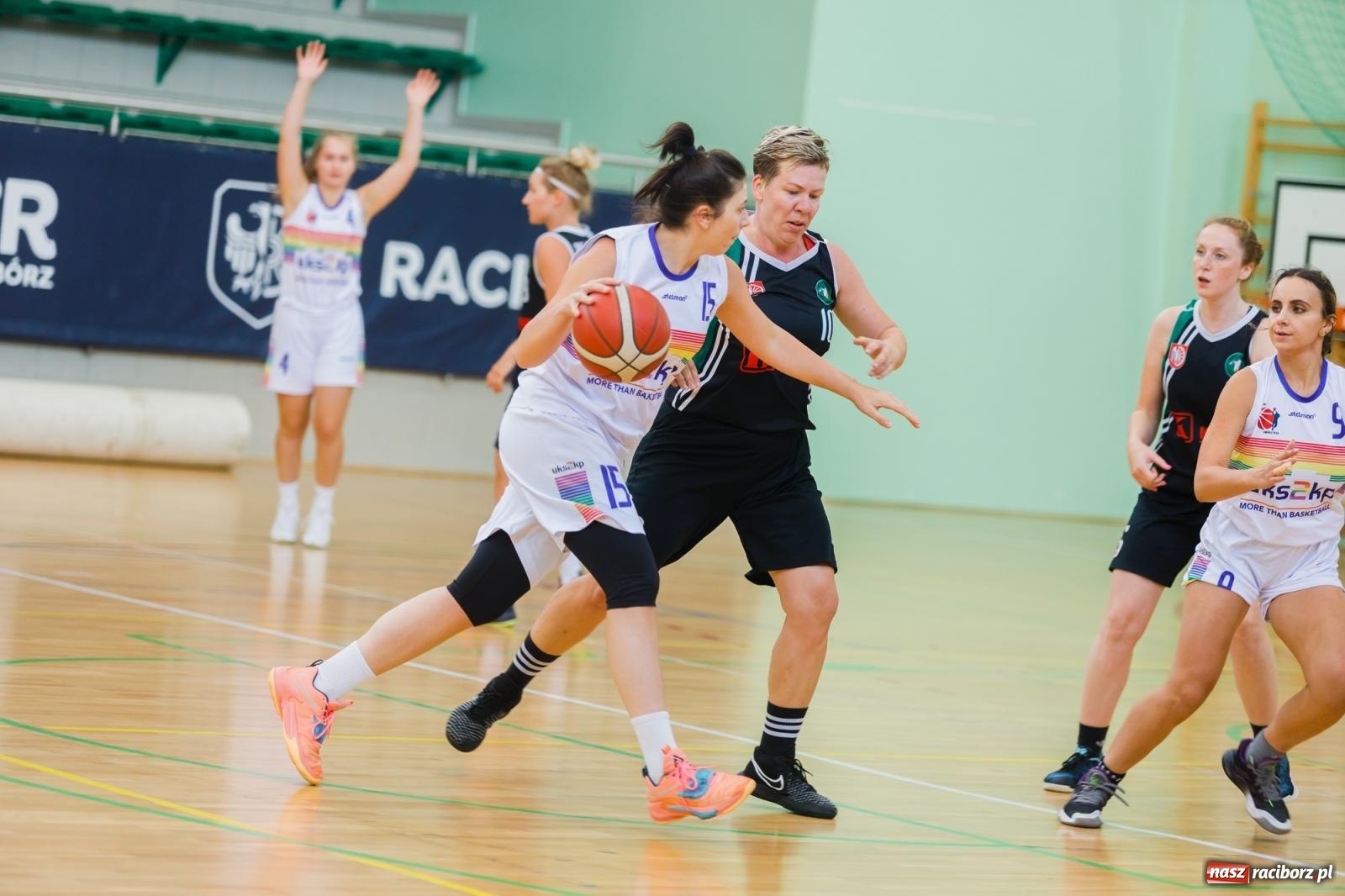 Zdjęcie w galerii na portalu naszraciborz.pl: Koszykarki RKK w walce o Puchar Rektora PWSZ [FOTO i WIDEO] wiadomości z regionu