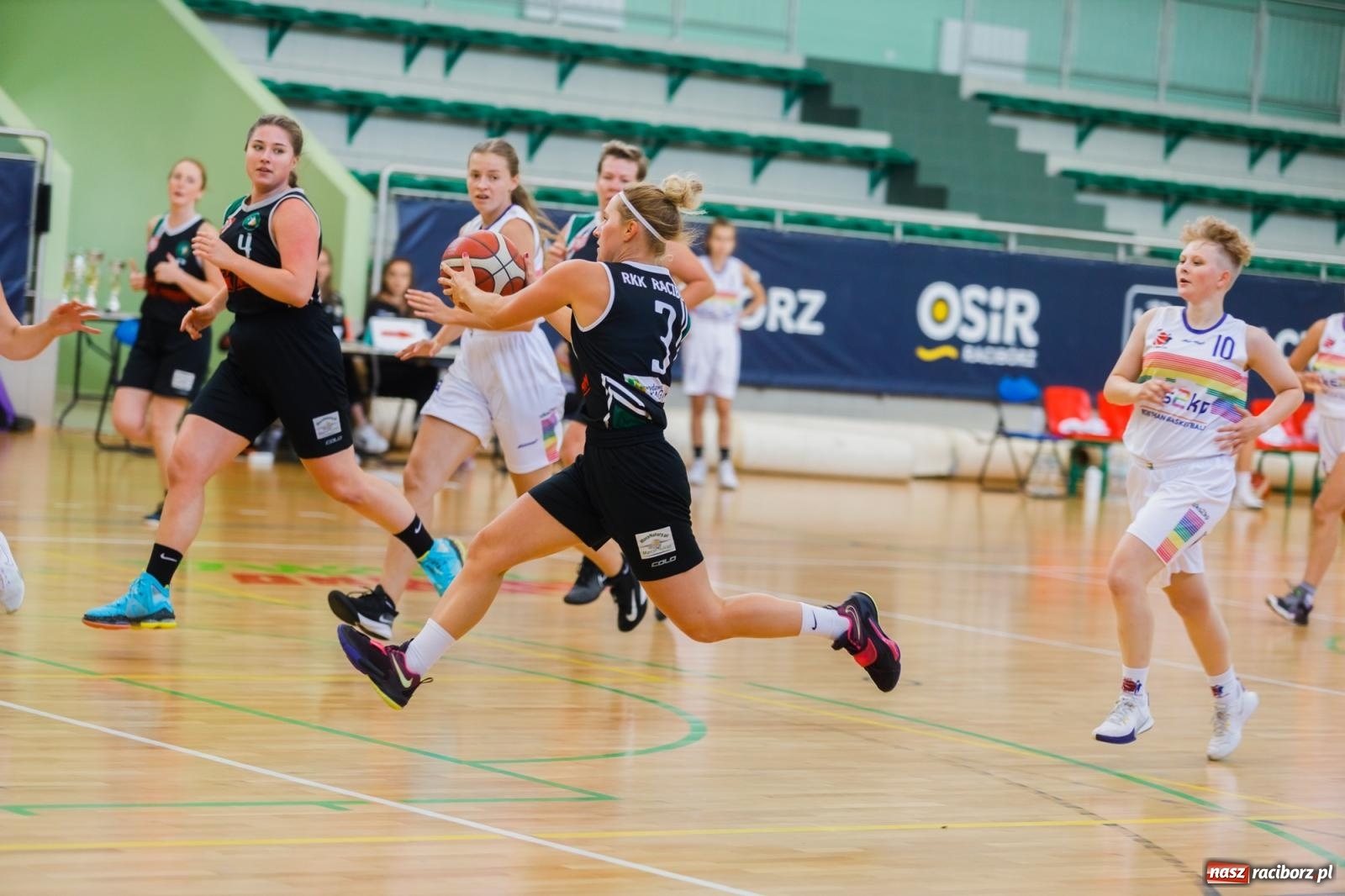 Zdjęcie w galerii na portalu naszraciborz.pl: Koszykarki RKK w walce o Puchar Rektora PWSZ [FOTO i WIDEO] wiadomości z regionu