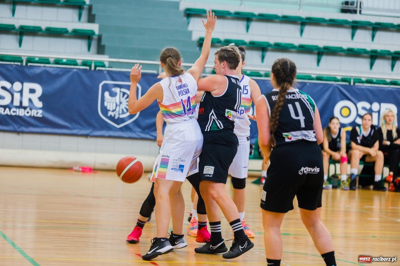 Zdjęcie w galerii na portalu naszraciborz.pl: Koszykarki RKK w walce o Puchar Rektora PWSZ [FOTO i WIDEO] wiadomości z regionu