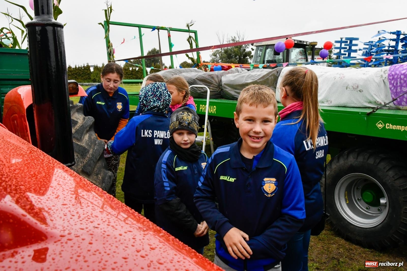 Zdjęcie w galerii na portalu naszraciborz.pl: Dożynki 2022. W Pawłowie korowód wyruszył z rancza [FOTO i WIDEO] wiadomości z regionu