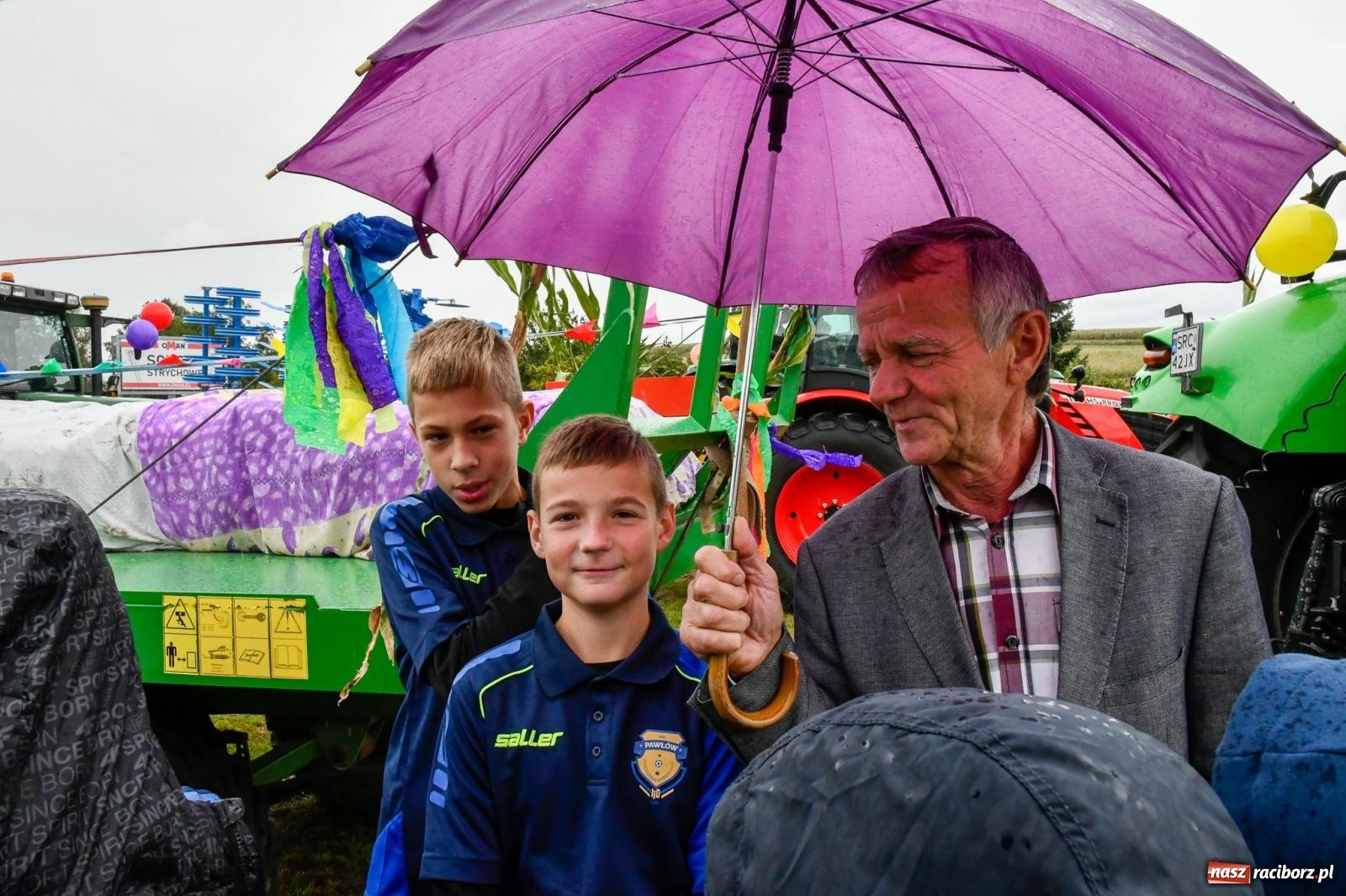 Zdjęcie w galerii na portalu naszraciborz.pl: Dożynki 2022. W Pawłowie korowód wyruszył z rancza [FOTO i WIDEO] wiadomości z regionu