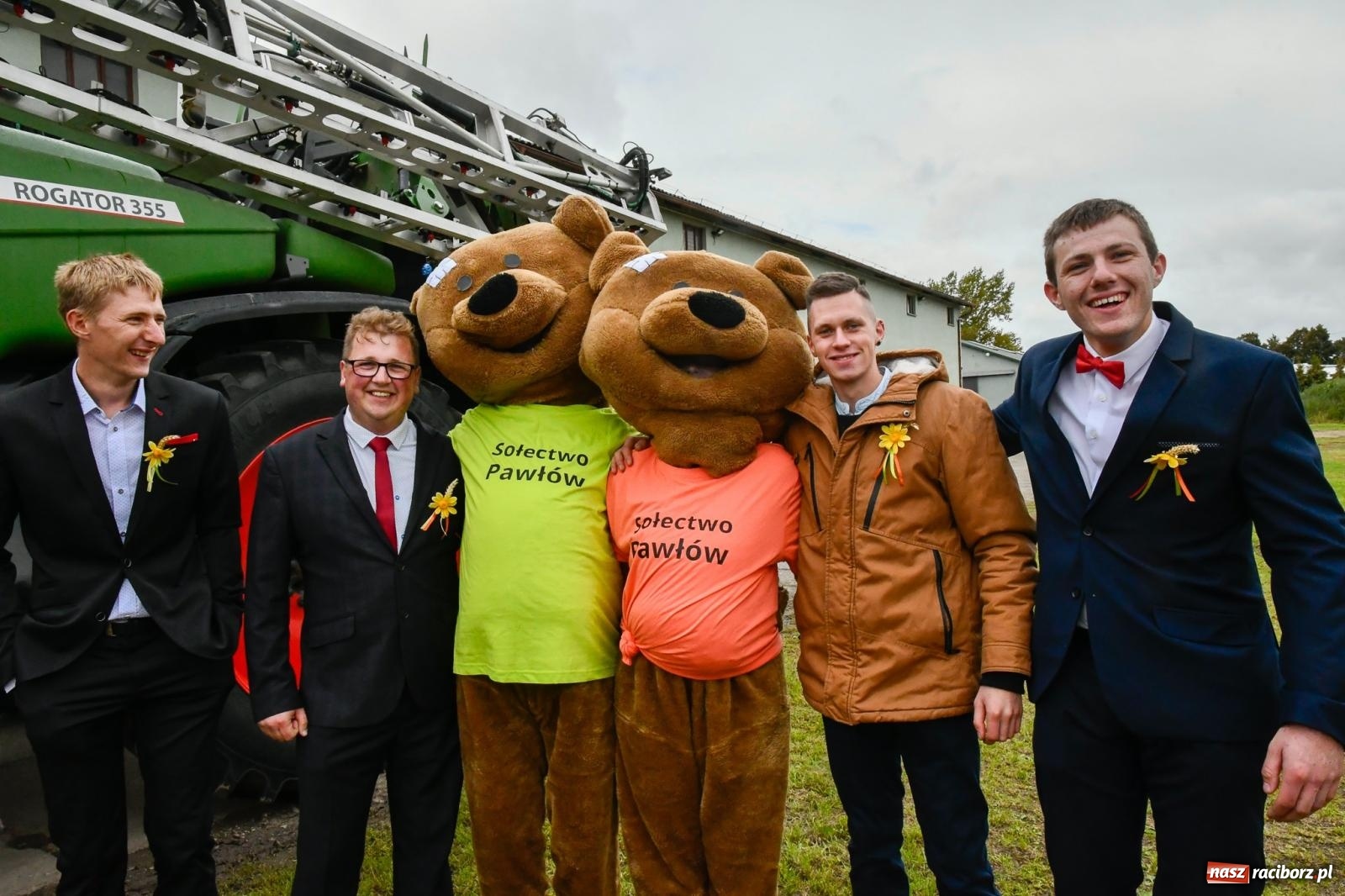 Zdjęcie w galerii na portalu naszraciborz.pl: Dożynki 2022. W Pawłowie korowód wyruszył z rancza [FOTO i WIDEO] wiadomości z regionu
