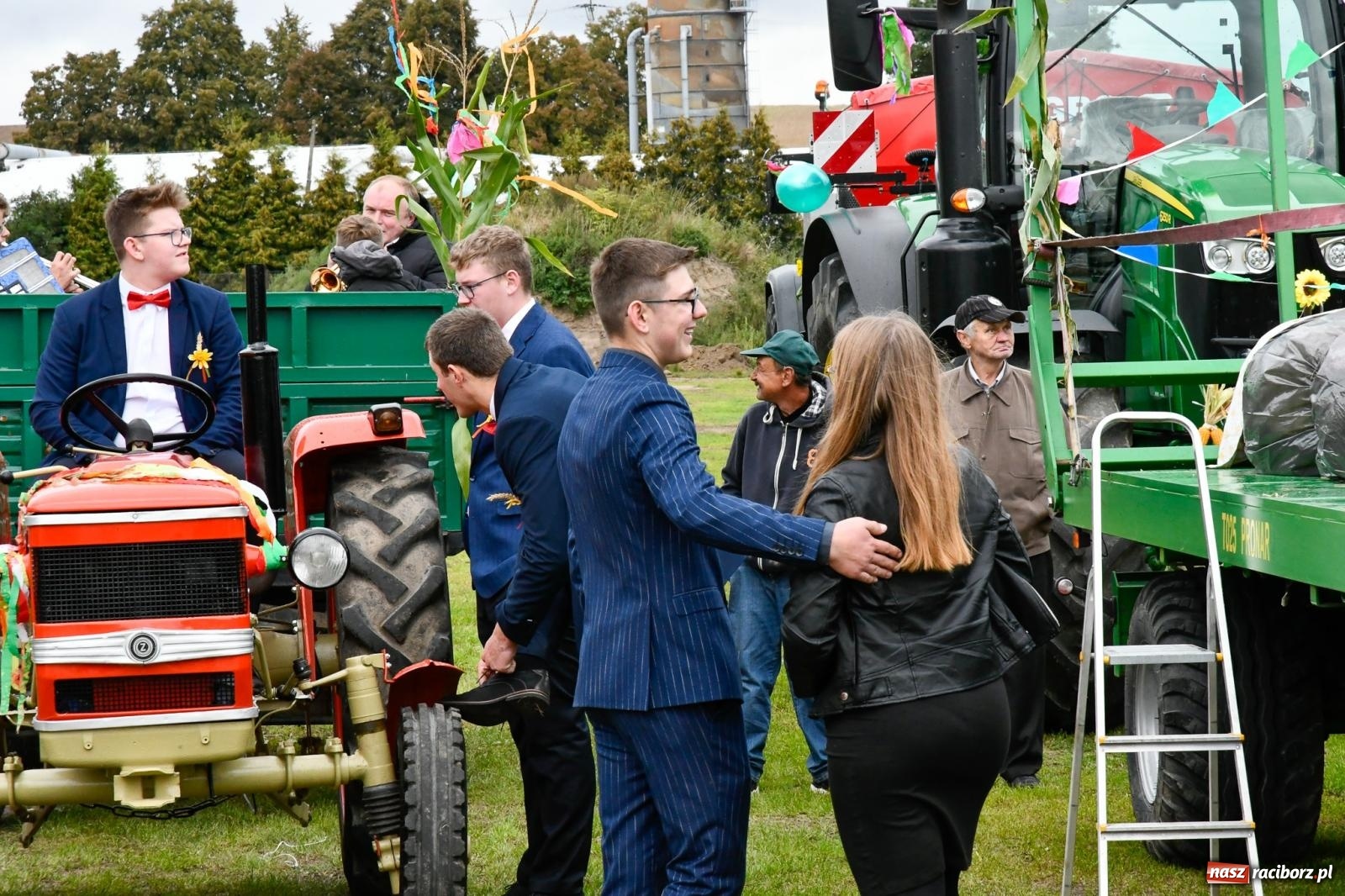 Zdjęcie w galerii na portalu naszraciborz.pl: Dożynki 2022. W Pawłowie korowód wyruszył z rancza [FOTO i WIDEO] wiadomości z regionu