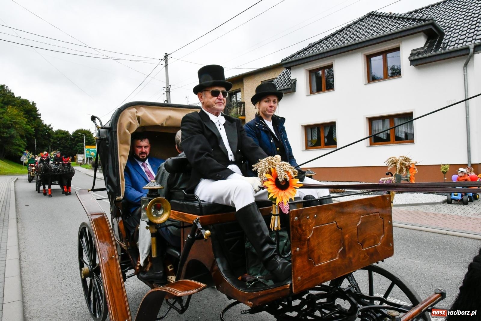 Zdjęcie w galerii na portalu naszraciborz.pl: Dożynki 2022. W Pawłowie korowód wyruszył z rancza [FOTO i WIDEO] wiadomości z regionu