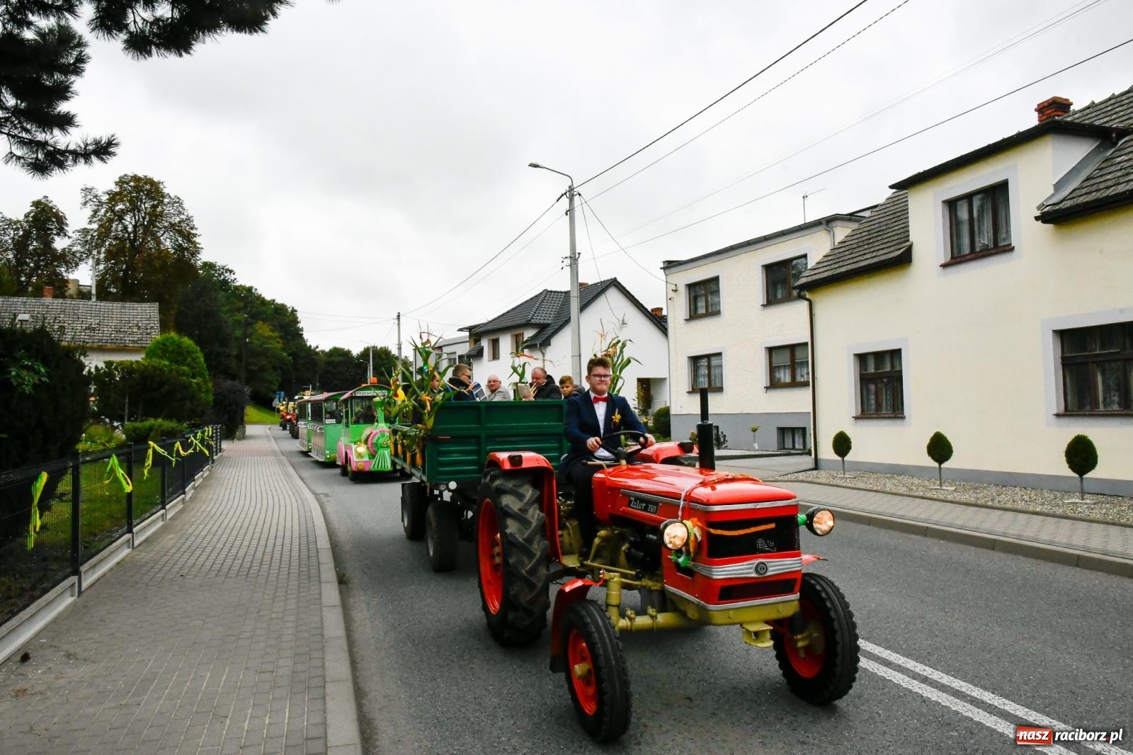 Zdjęcie w galerii na portalu naszraciborz.pl: Dożynki 2022. W Pawłowie korowód wyruszył z rancza [FOTO i WIDEO] wiadomości z regionu