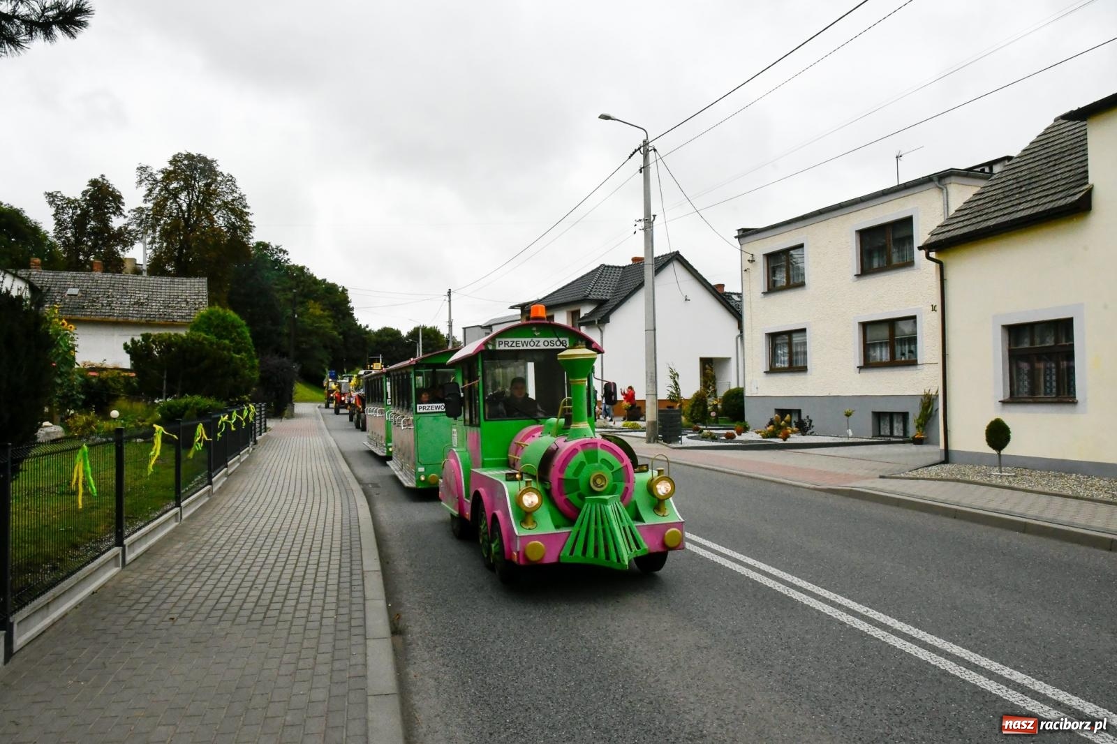 Zdjęcie w galerii na portalu naszraciborz.pl: Dożynki 2022. W Pawłowie korowód wyruszył z rancza [FOTO i WIDEO] wiadomości z regionu