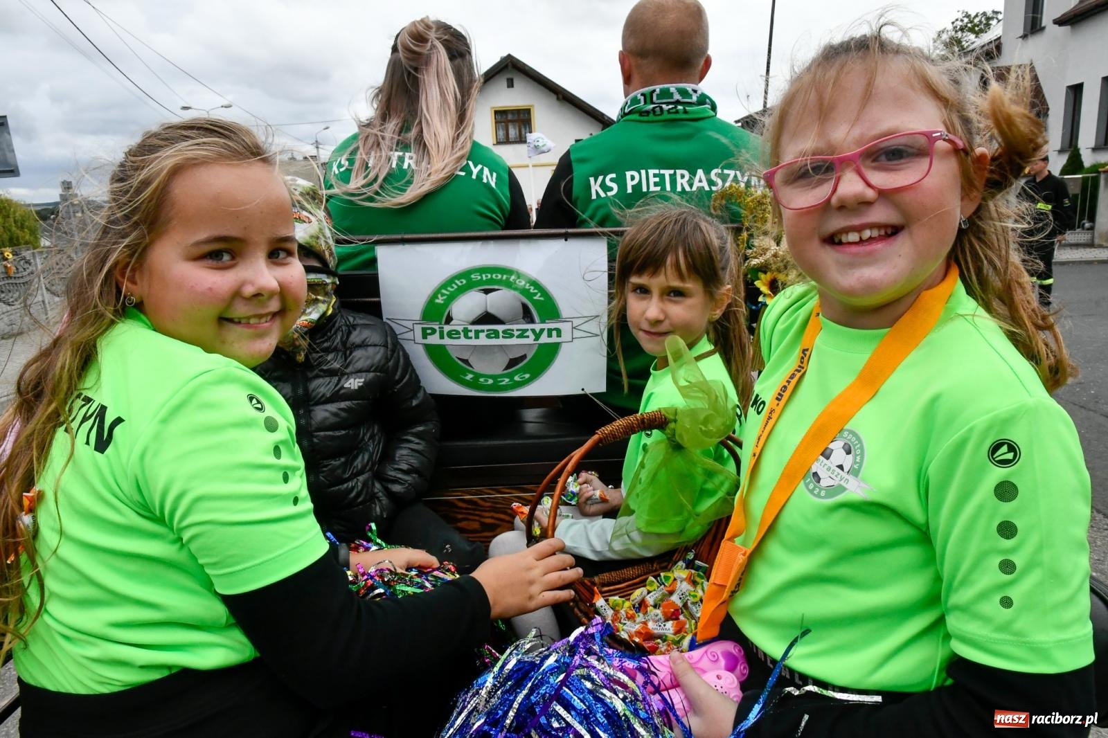 Zdjęcie w galerii na portalu naszraciborz.pl: Dożynki 2022. W Pietraszynie ton nadawali sportowcy, strażacy i rolnicy [FOTO i WIDEO] wiadomości z regionu