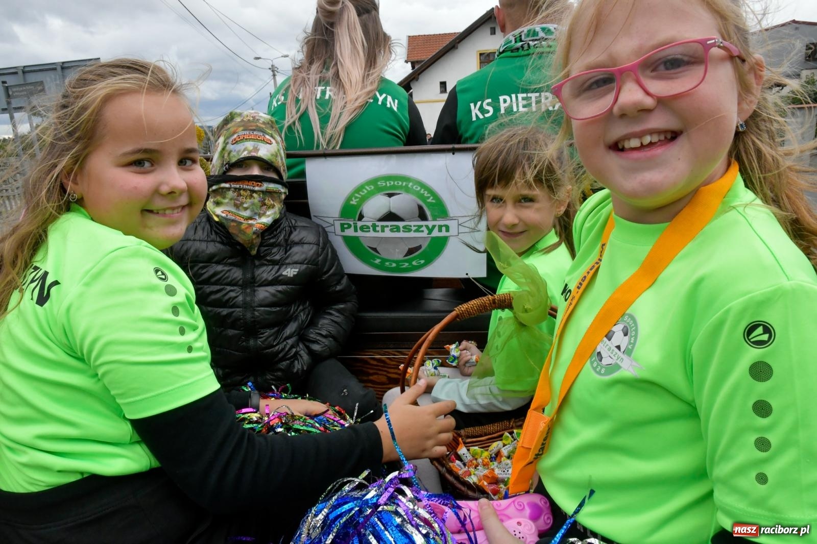 Zdjęcie w galerii na portalu naszraciborz.pl: Dożynki 2022. W Pietraszynie ton nadawali sportowcy, strażacy i rolnicy [FOTO i WIDEO] wiadomości z regionu
