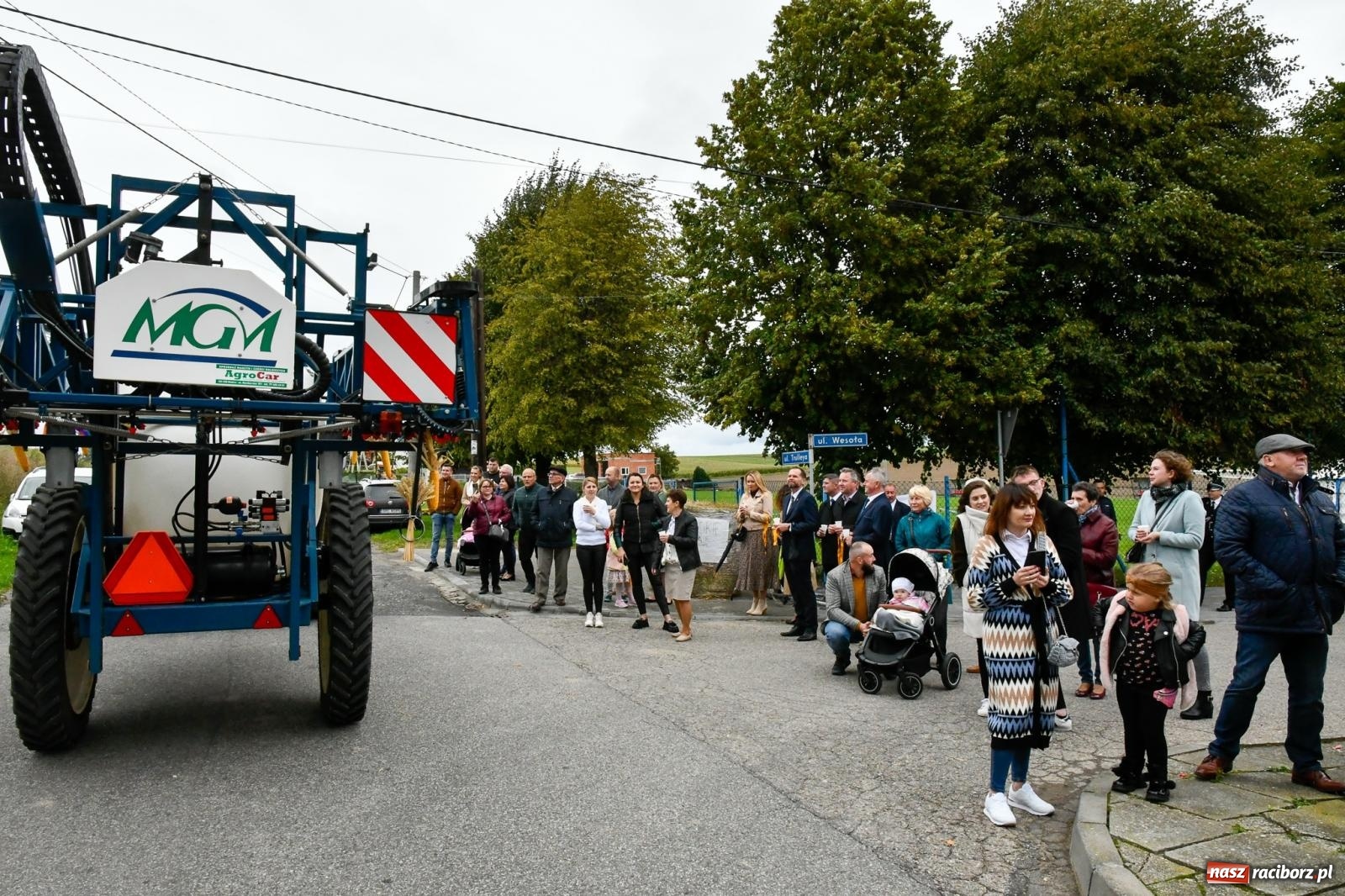 Zdjęcie w galerii na portalu naszraciborz.pl: Dożynki 2022. W Pietraszynie ton nadawali sportowcy, strażacy i rolnicy [FOTO i WIDEO] wiadomości z regionu