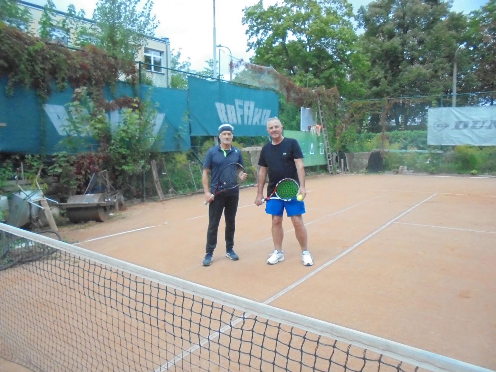 Zdjęcie w galerii na portalu naszraciborz.pl: Tenisowe zmagania o puchar NSZZ Solidarność Rafako wiadomości z regionu