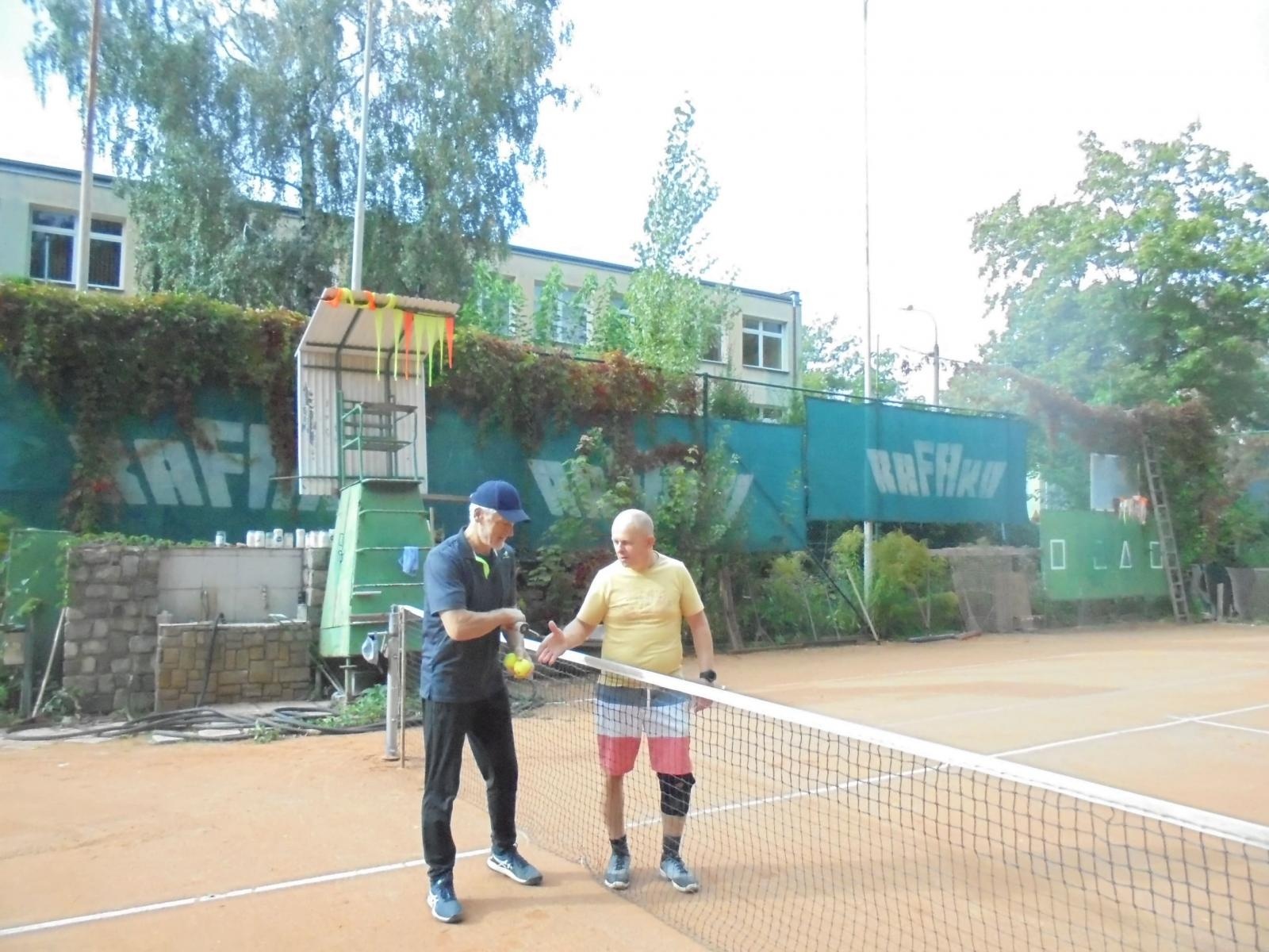 Zdjęcie w galerii na portalu naszraciborz.pl: Tenisowe zmagania o puchar NSZZ Solidarność Rafako wiadomości z regionu