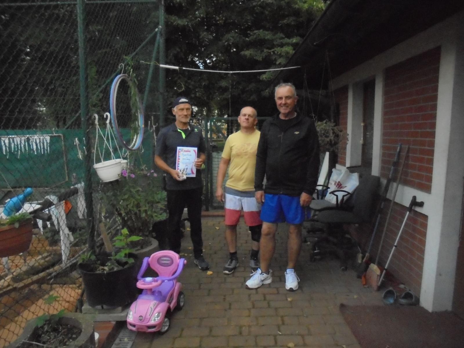 Zdjęcie w galerii na portalu naszraciborz.pl: Tenisowe zmagania o puchar NSZZ Solidarność Rafako wiadomości z regionu