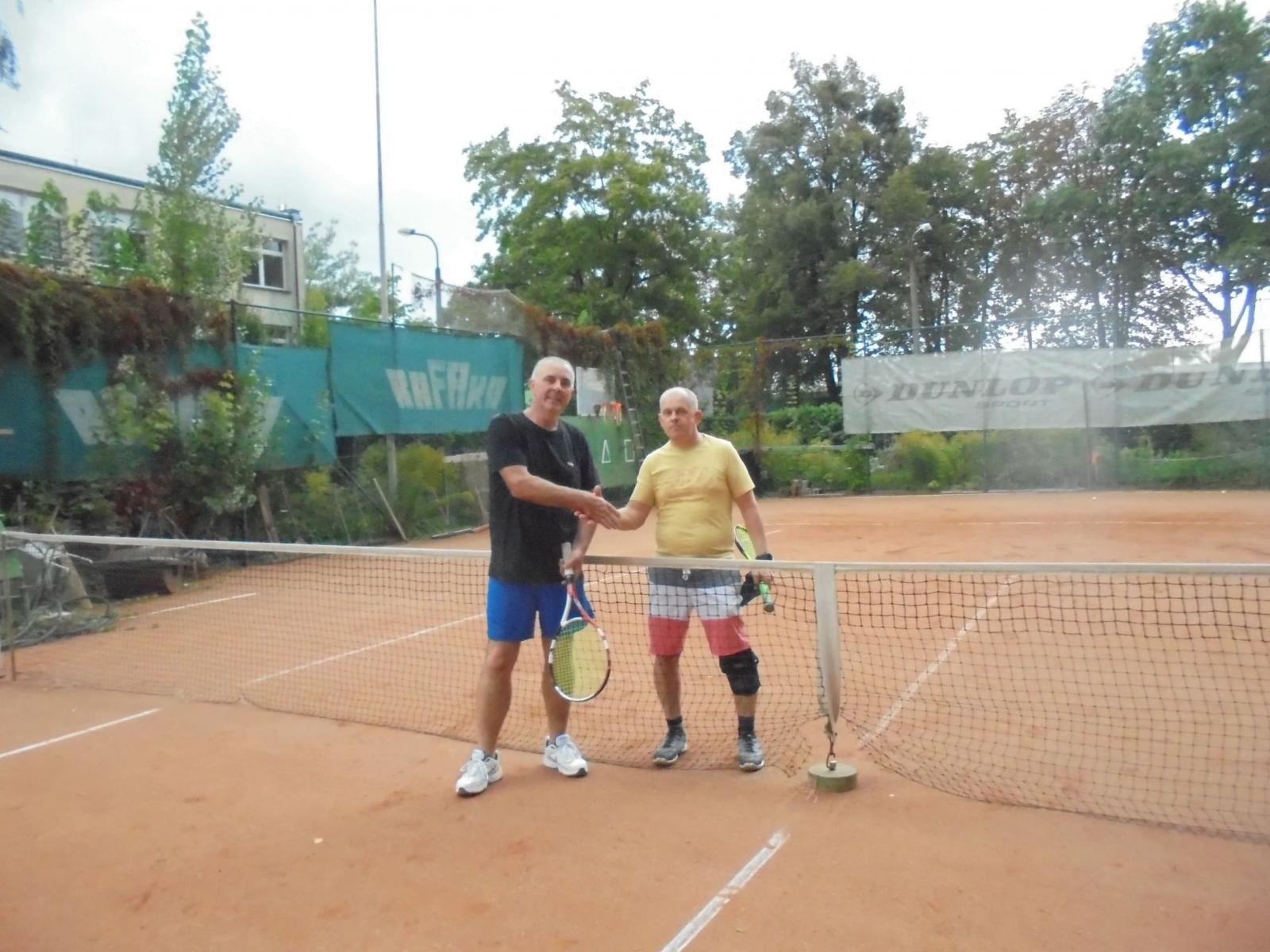 Zdjęcie w galerii na portalu naszraciborz.pl: Tenisowe zmagania o puchar NSZZ Solidarność Rafako wiadomości z regionu