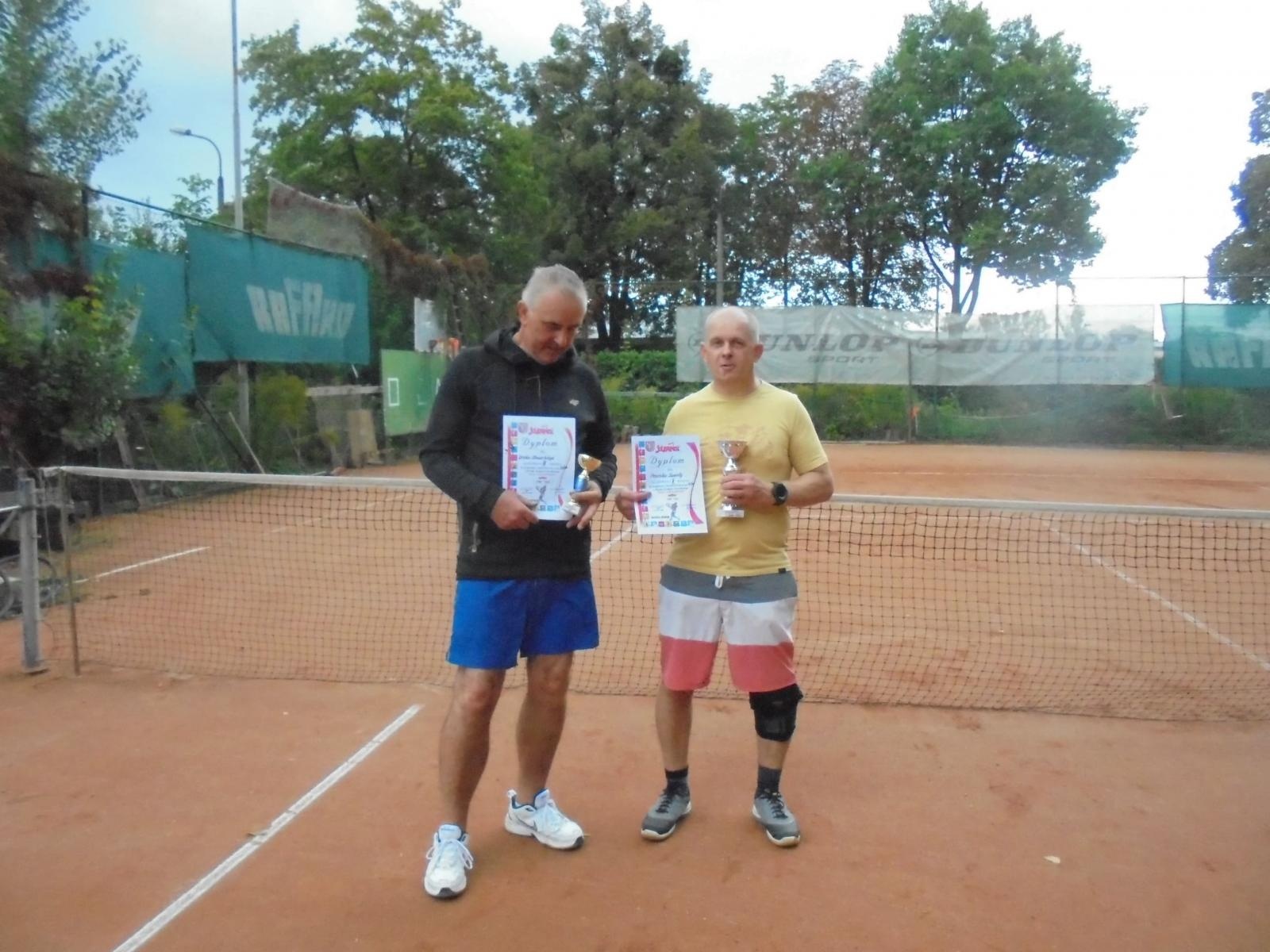 Zdjęcie w galerii na portalu naszraciborz.pl: Tenisowe zmagania o puchar NSZZ Solidarność Rafako wiadomości z regionu