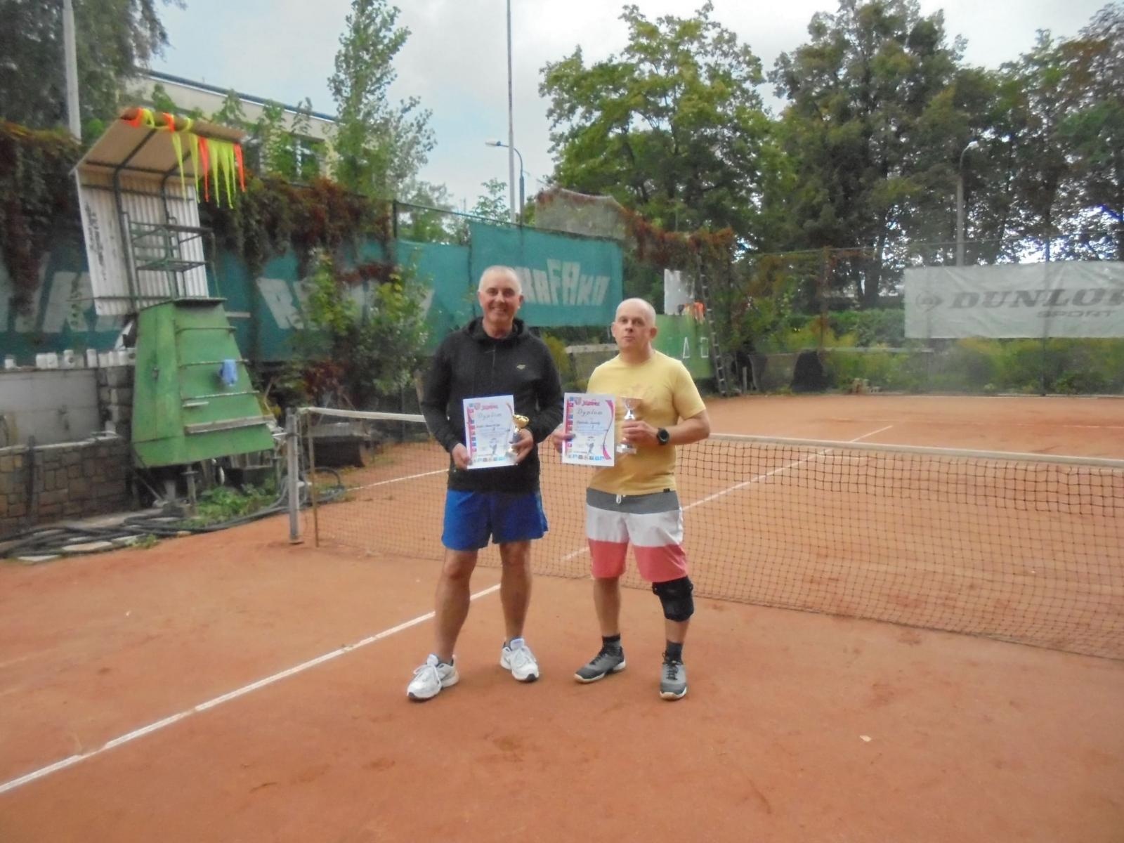 Zdjęcie w galerii na portalu naszraciborz.pl: Tenisowe zmagania o puchar NSZZ Solidarność Rafako wiadomości z regionu