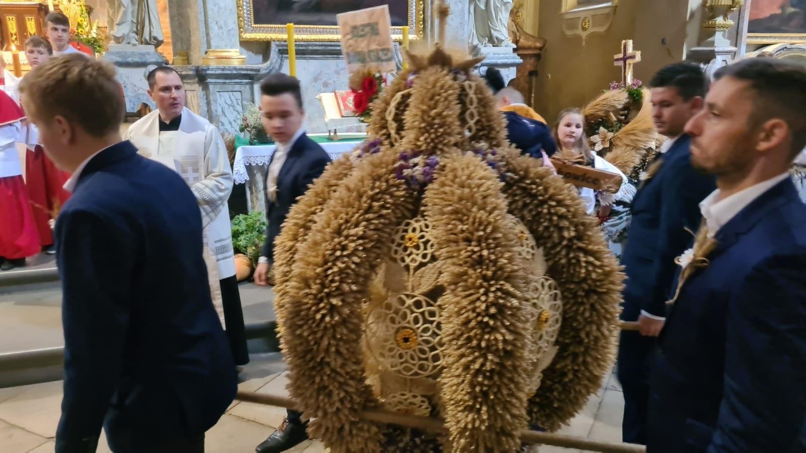 Zdjęcie w galerii na portalu naszraciborz.pl: Dożynki 2022. Diecezja i gmina Kuźnia Raciborska świętują w Rudach [FOTO i WIDEO] wiadomości z regionu