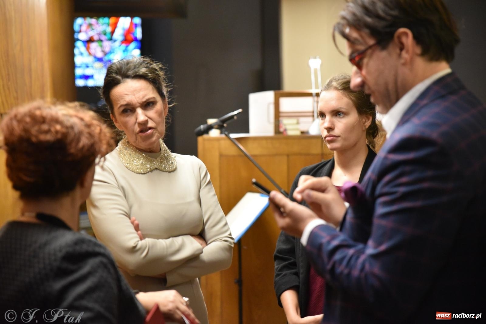 Zdjęcie w galerii na portalu naszraciborz.pl: Życie jesteś chwilą. Ewa Uryga w Raciborzu [FOTO i WIDEO] wiadomości z regionu
