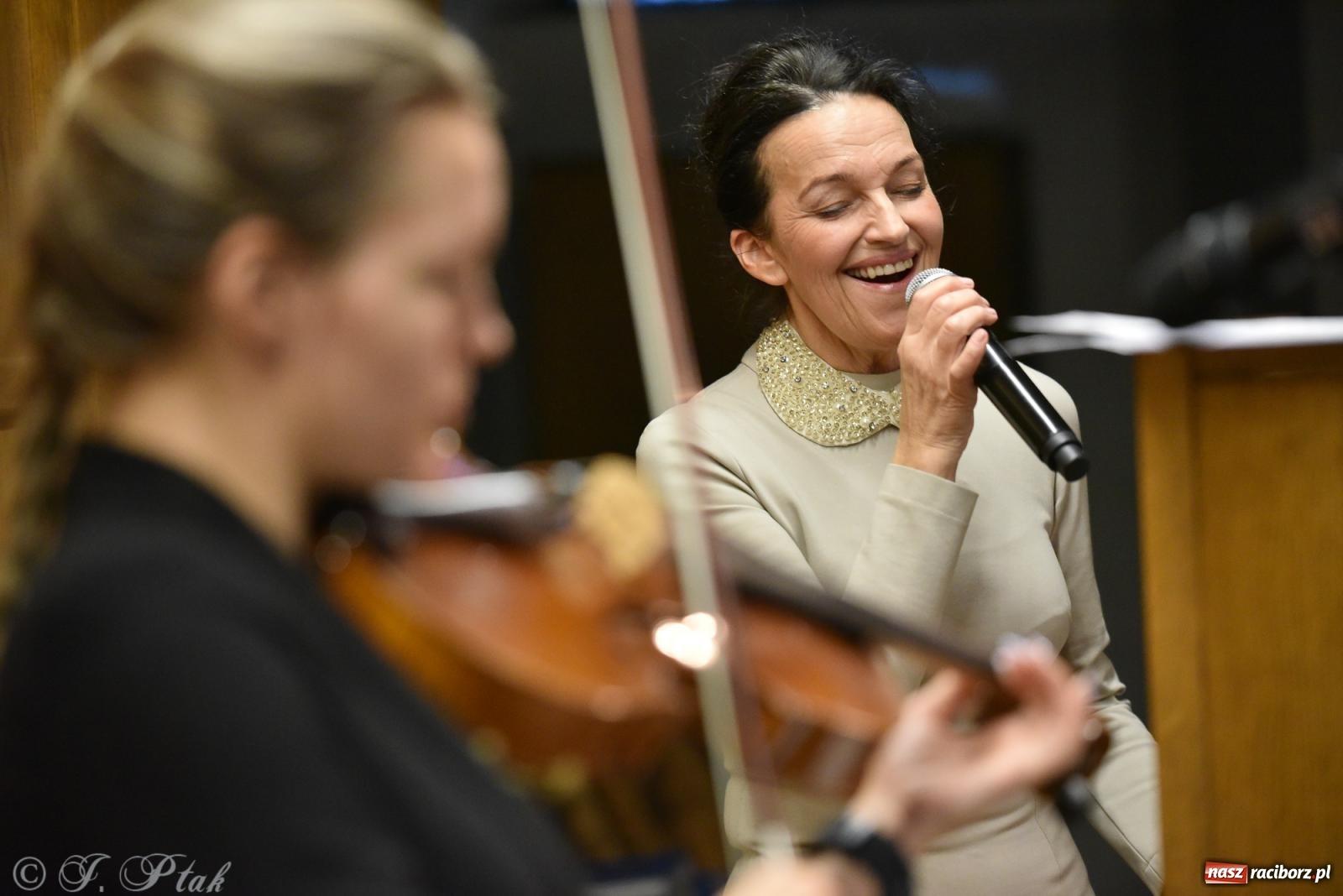 Zdjęcie w galerii na portalu naszraciborz.pl: Życie jesteś chwilą. Ewa Uryga w Raciborzu [FOTO i WIDEO] wiadomości z regionu