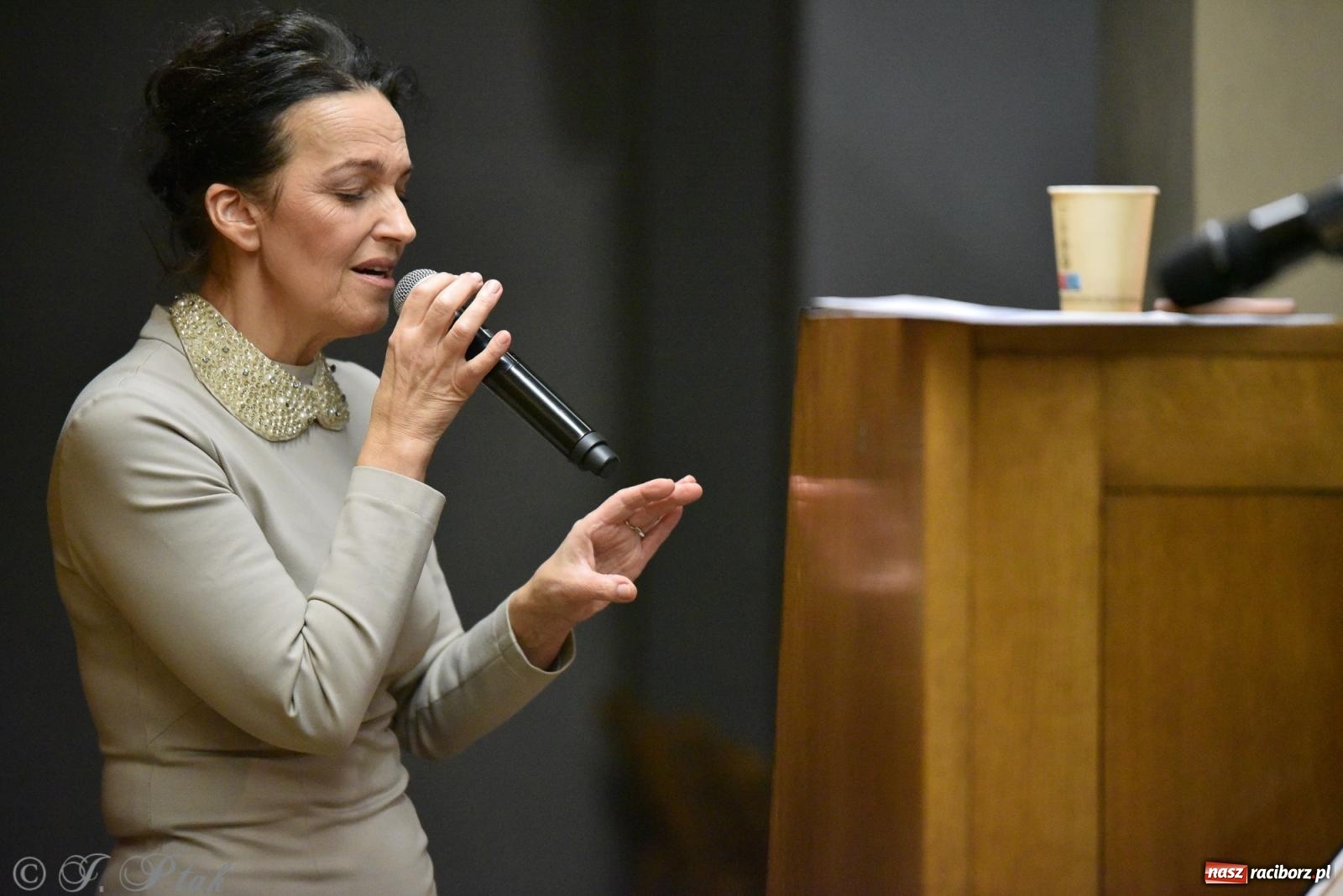 Zdjęcie w galerii na portalu naszraciborz.pl: Życie jesteś chwilą. Ewa Uryga w Raciborzu [FOTO i WIDEO] wiadomości z regionu