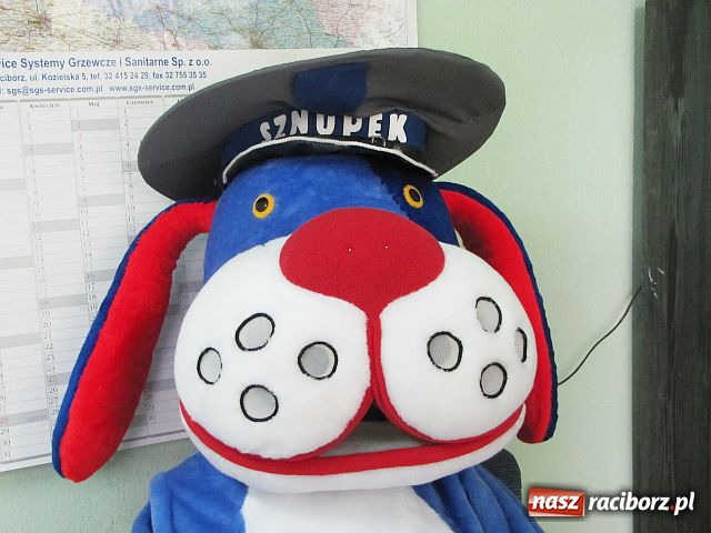 Zdjęcie w galerii na portalu naszraciborz.pl: Ludzie komendanta mają maskotkę wiadomości z regionu