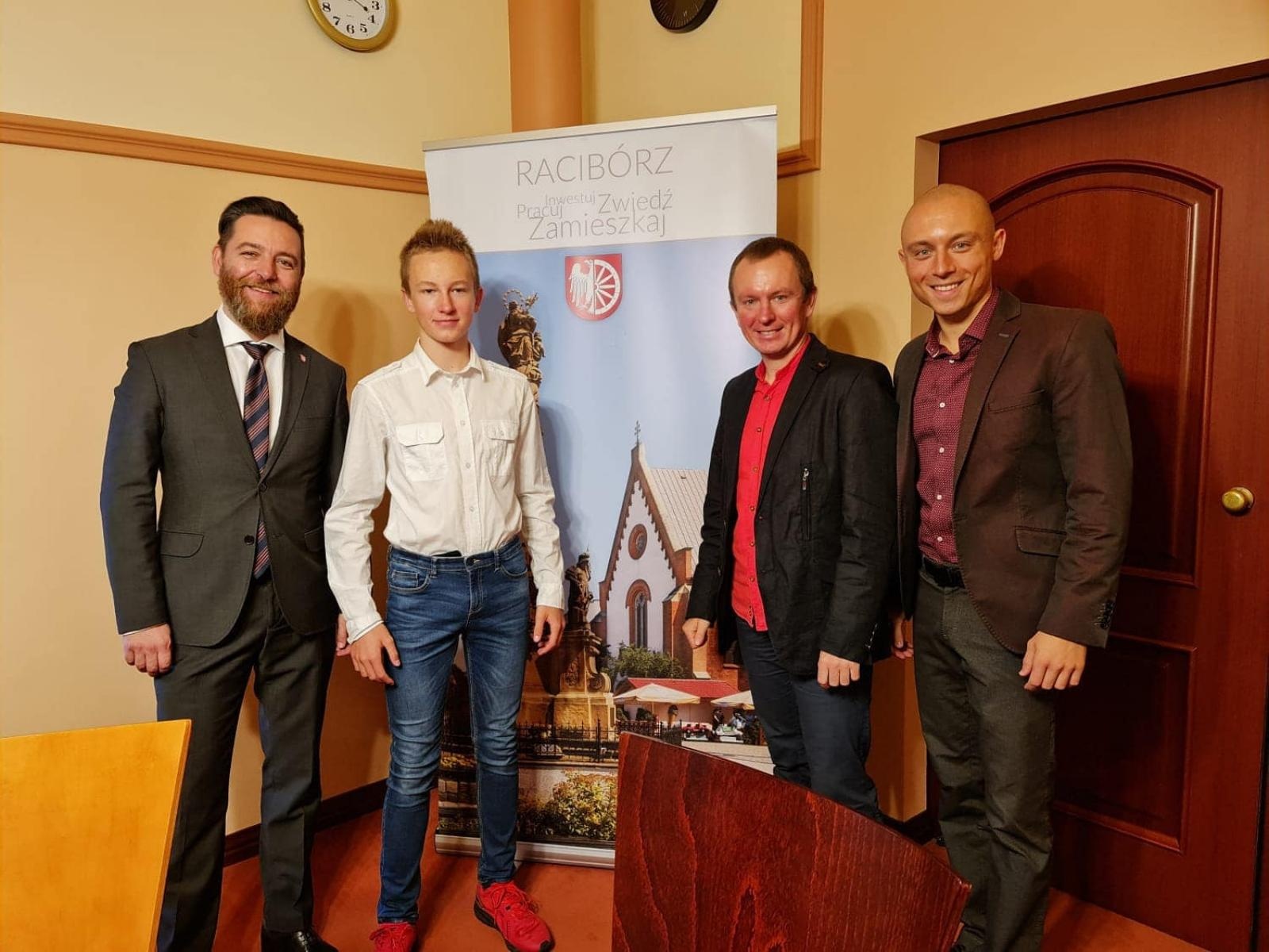 Zdjęcie w galerii na portalu naszraciborz.pl: 100 lat dla raciborzanina odśpiewane nad Morskim Okiem wiadomości z regionu