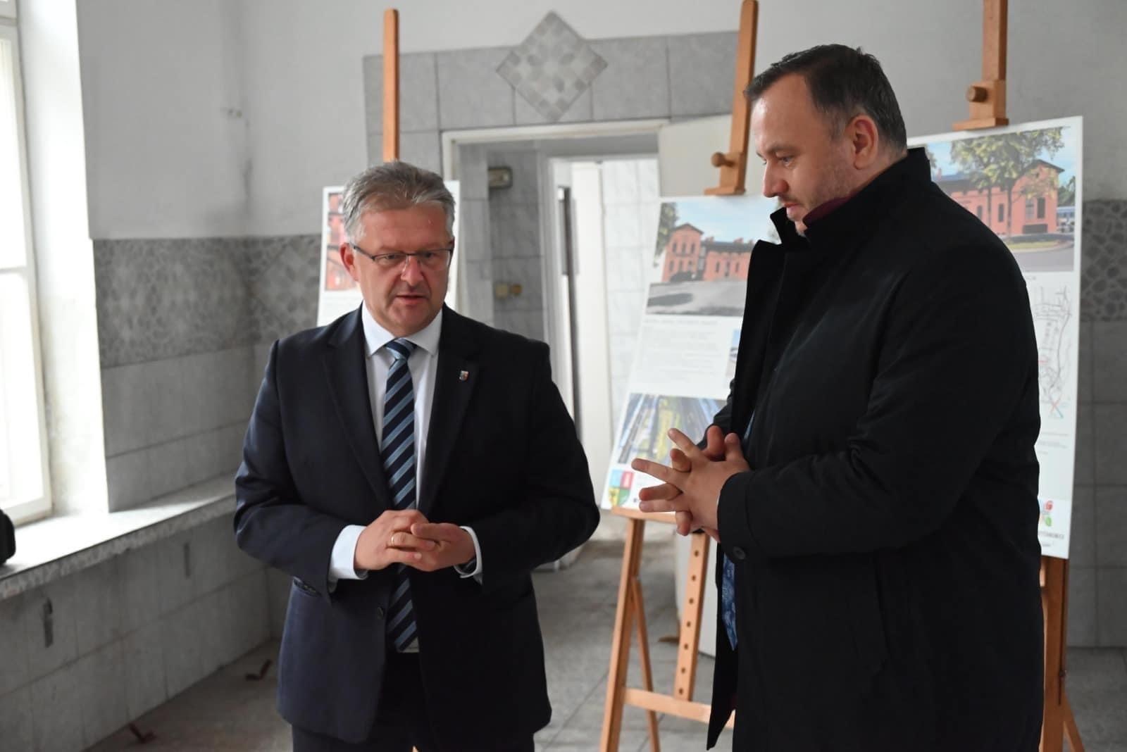 Zdjęcie w galerii na portalu naszraciborz.pl: Gmina Krzyżanowice pokazała plany zagospodarowania dworca w Chałupkach wiadomości z regionu