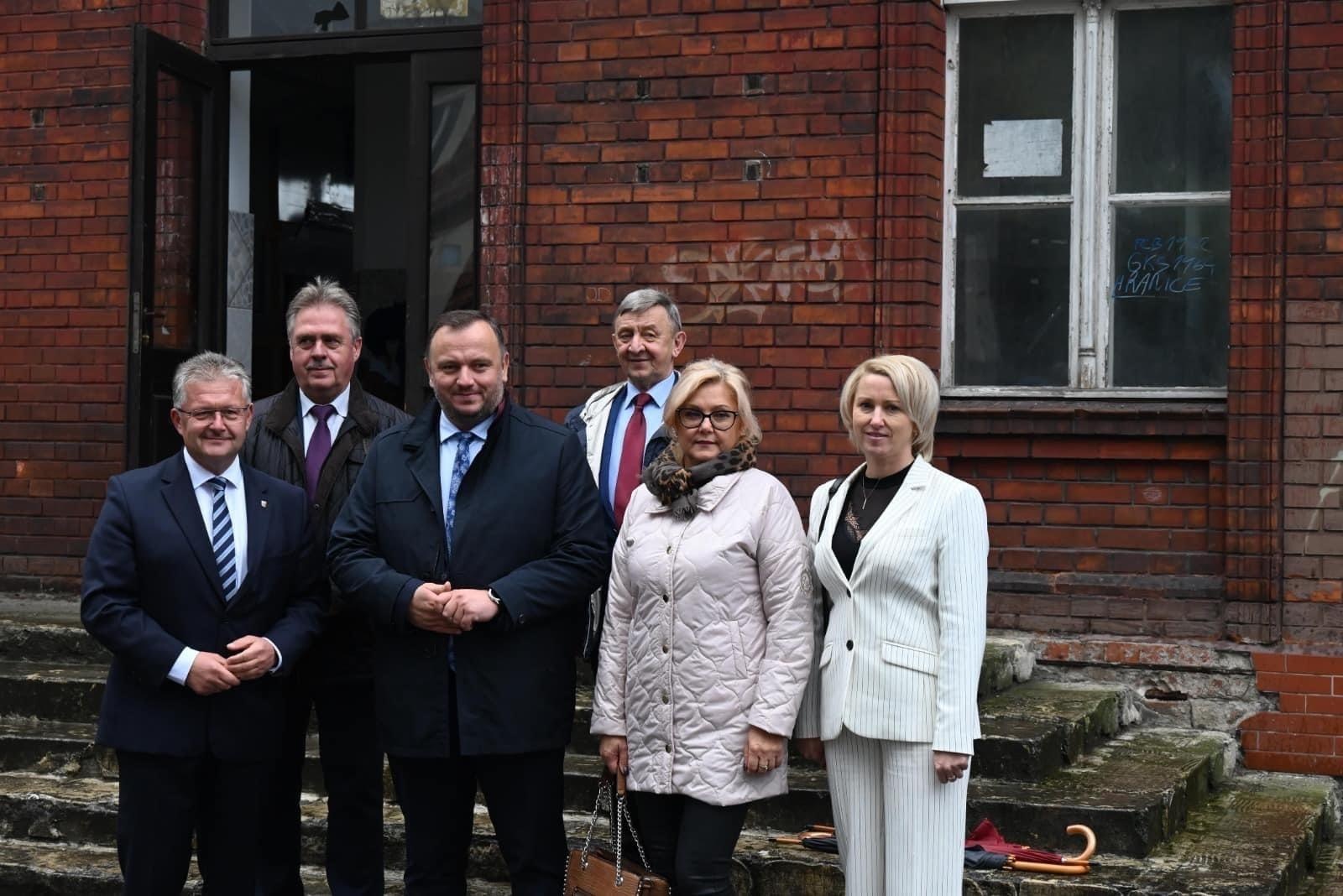 Zdjęcie w galerii na portalu naszraciborz.pl: Gmina Krzyżanowice pokazała plany zagospodarowania dworca w Chałupkach wiadomości z regionu