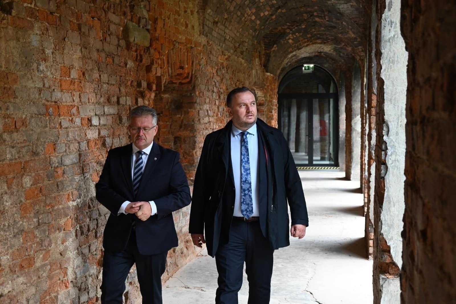 Zdjęcie w galerii na portalu naszraciborz.pl: Gmina Krzyżanowice pokazała plany zagospodarowania dworca w Chałupkach wiadomości z regionu