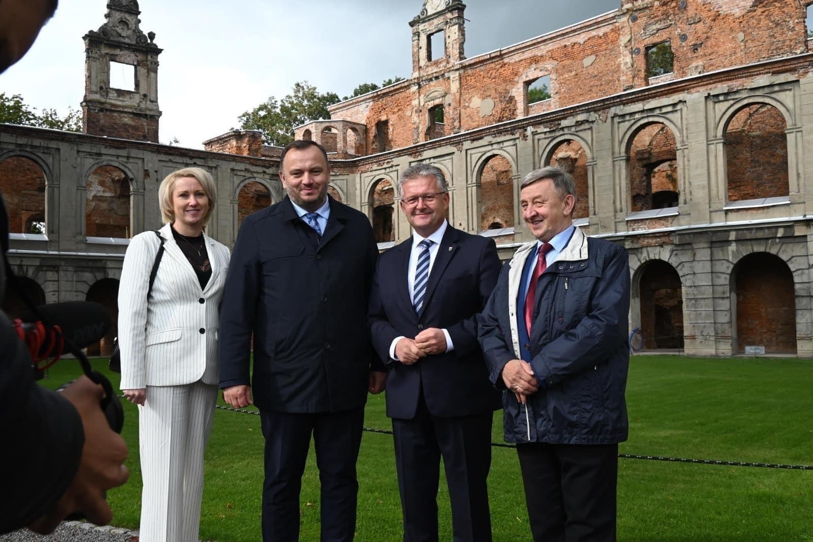 Zdjęcie w galerii na portalu naszraciborz.pl: Gmina Krzyżanowice pokazała plany zagospodarowania dworca w Chałupkach wiadomości z regionu