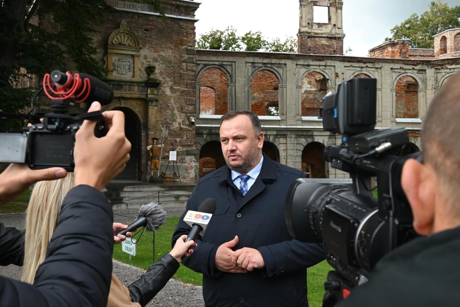 Zdjęcie w galerii na portalu naszraciborz.pl: Gmina Krzyżanowice pokazała plany zagospodarowania dworca w Chałupkach wiadomości z regionu