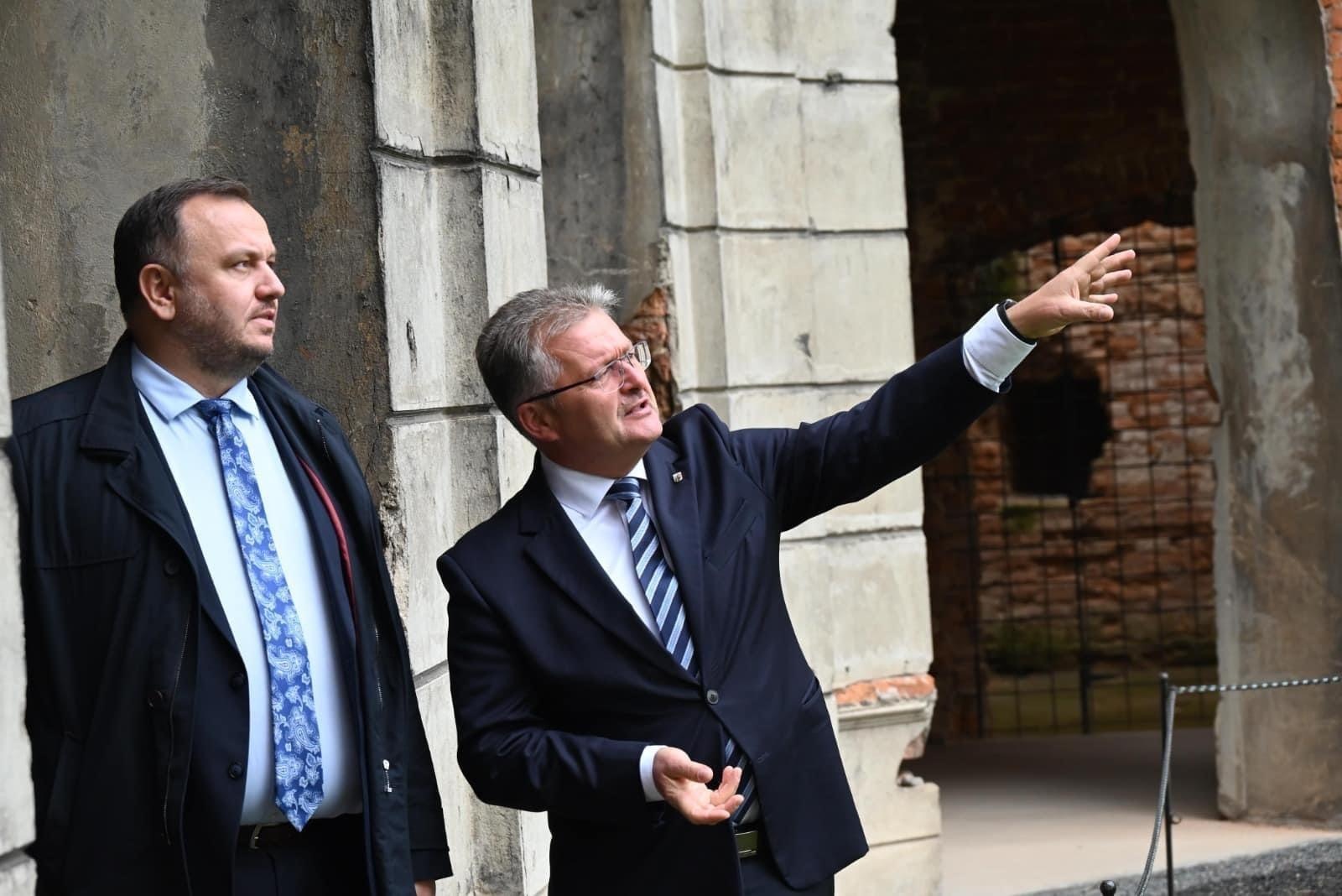 Zdjęcie w galerii na portalu naszraciborz.pl: Gmina Krzyżanowice pokazała plany zagospodarowania dworca w Chałupkach wiadomości z regionu