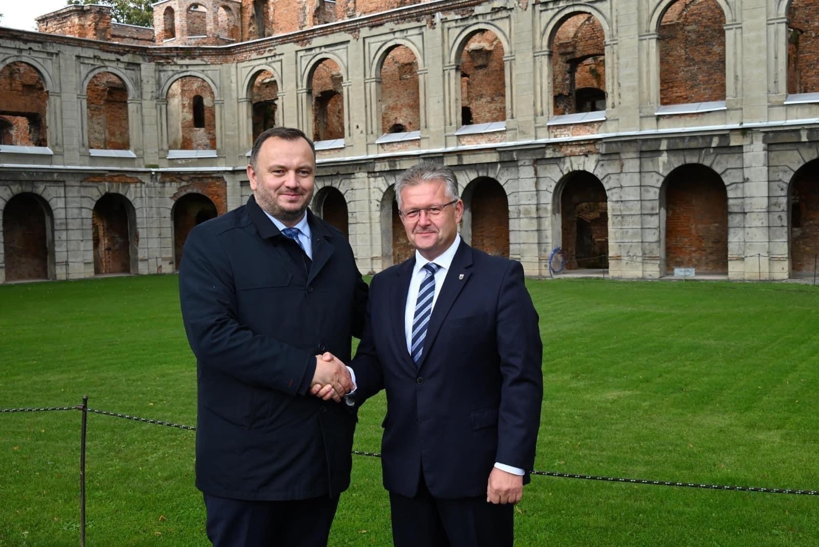 Zdjęcie w galerii na portalu naszraciborz.pl: Gmina Krzyżanowice pokazała plany zagospodarowania dworca w Chałupkach wiadomości z regionu