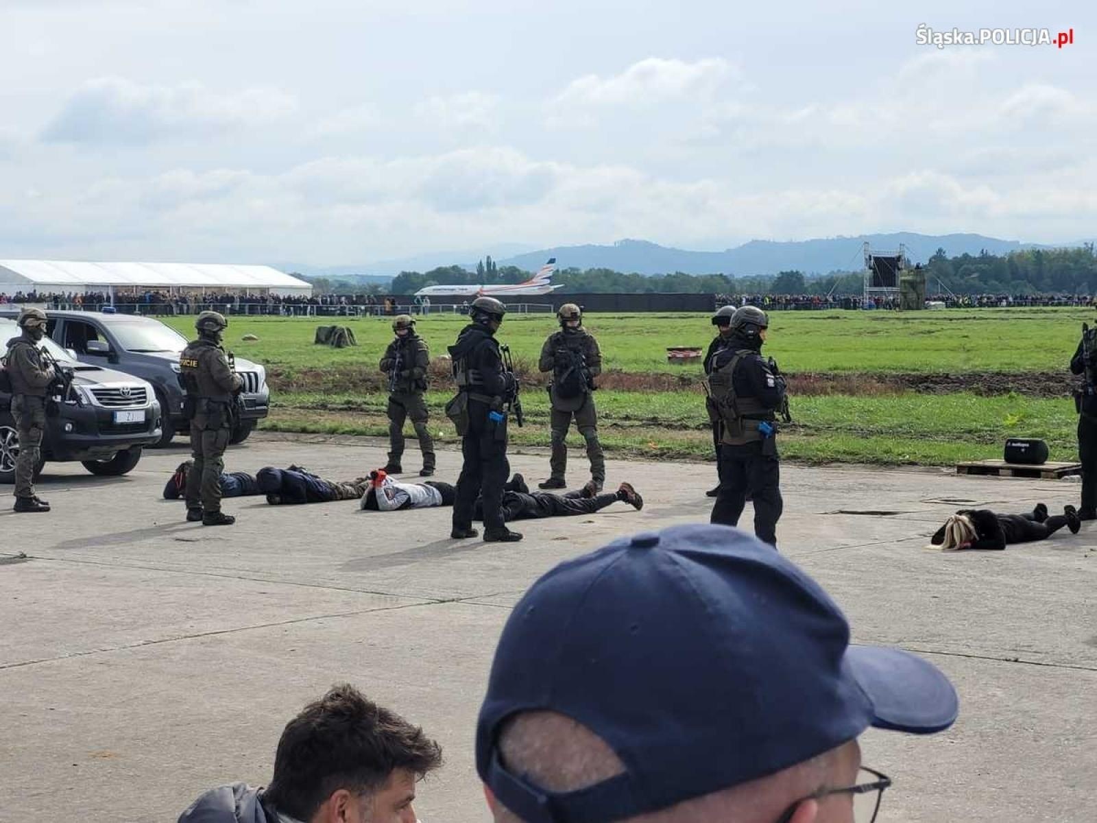 Zdjęcie w galerii na portalu naszraciborz.pl: Śląscy kontrterroryści pokazali się na Dniach NATO w Ostrawie wiadomości z regionu