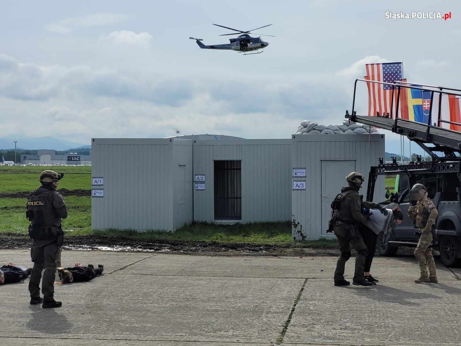 Zdjęcie w galerii na portalu naszraciborz.pl: Śląscy kontrterroryści pokazali się na Dniach NATO w Ostrawie wiadomości z regionu