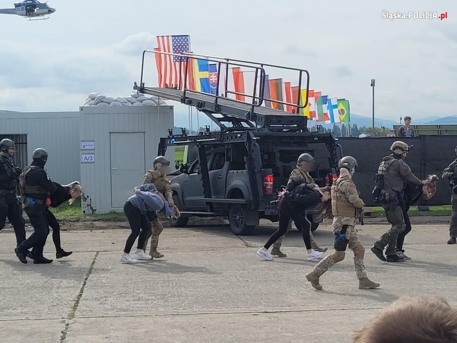Zdjęcie w galerii na portalu naszraciborz.pl: Śląscy kontrterroryści pokazali się na Dniach NATO w Ostrawie wiadomości z regionu