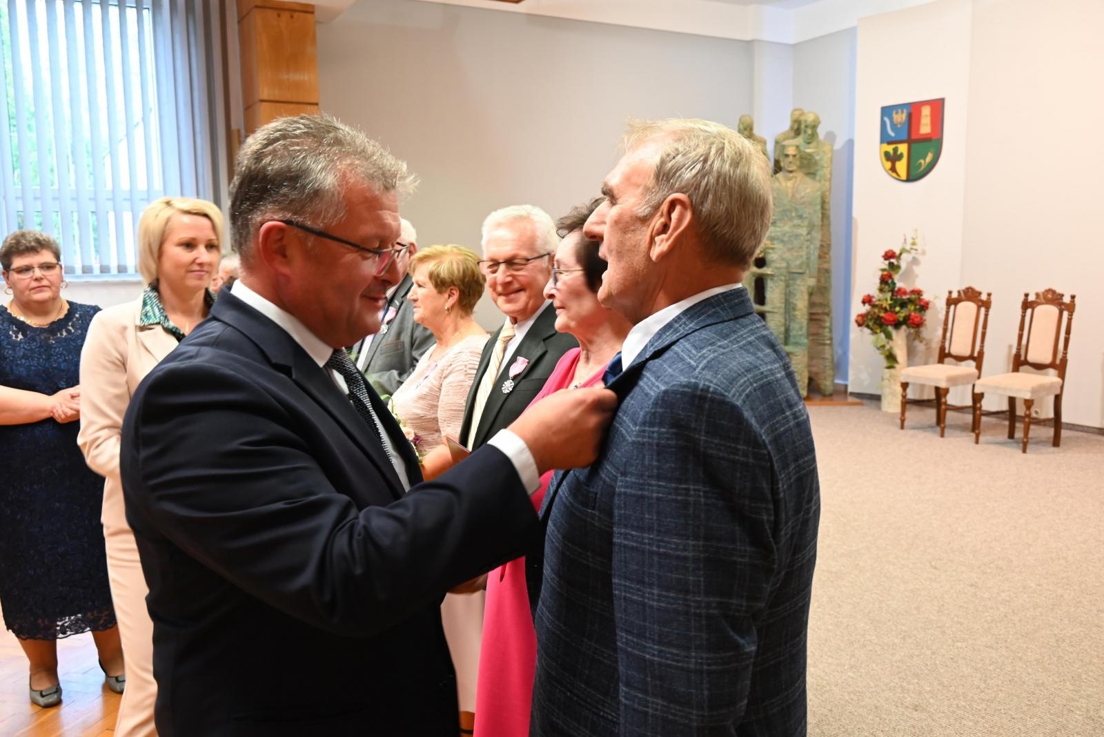 Zdjęcie w galerii na portalu naszraciborz.pl: Złote gody w Krzyżanowicach. Jubilaci z medalami Prezydenta RP [FOTO] wiadomości z regionu