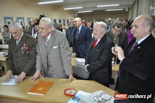 Zdjęcie w galerii na portalu naszraciborz.pl: Harcerska sztafeta pokoleń trwa wiadomości z regionu