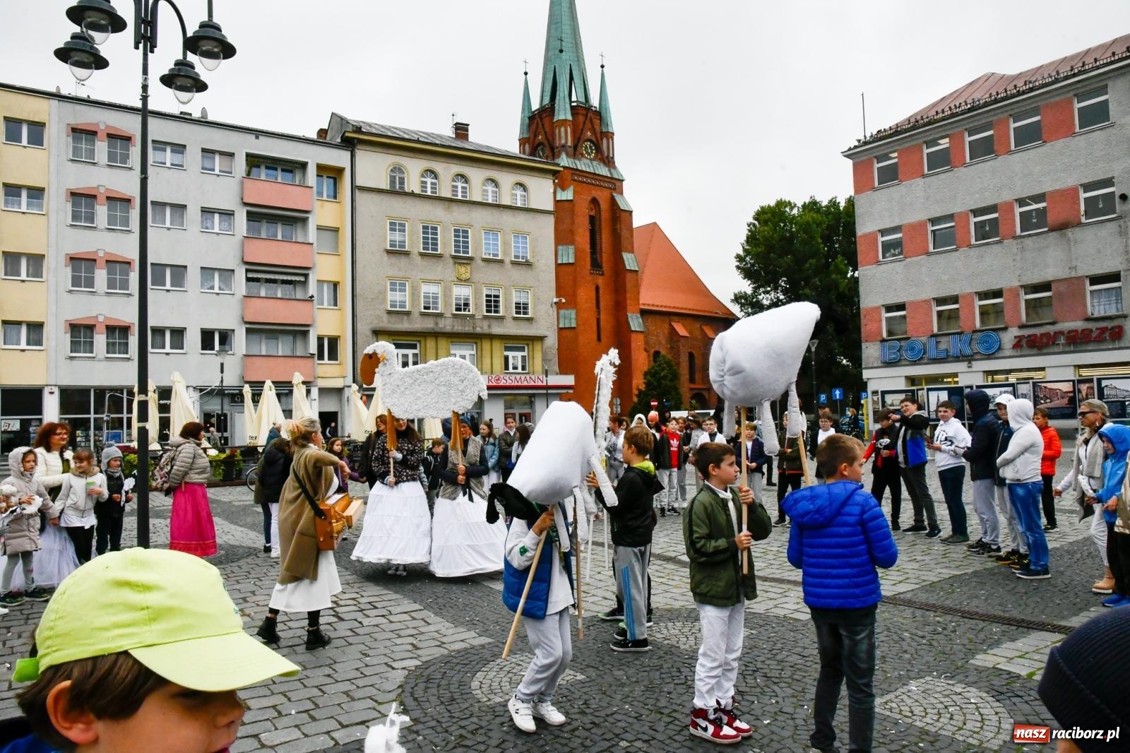 Zdjęcie w galerii na portalu naszraciborz.pl: Przez centrum Raciborza przeszedł KOROWÓD Z OFFCĄ [FOTO i WIDEO] wiadomości z regionu