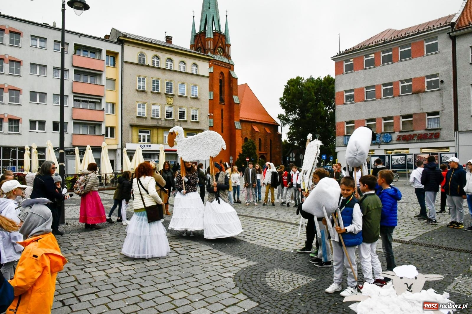 Zdjęcie w galerii na portalu naszraciborz.pl: Przez centrum Raciborza przeszedł KOROWÓD Z OFFCĄ [FOTO i WIDEO] wiadomości z regionu