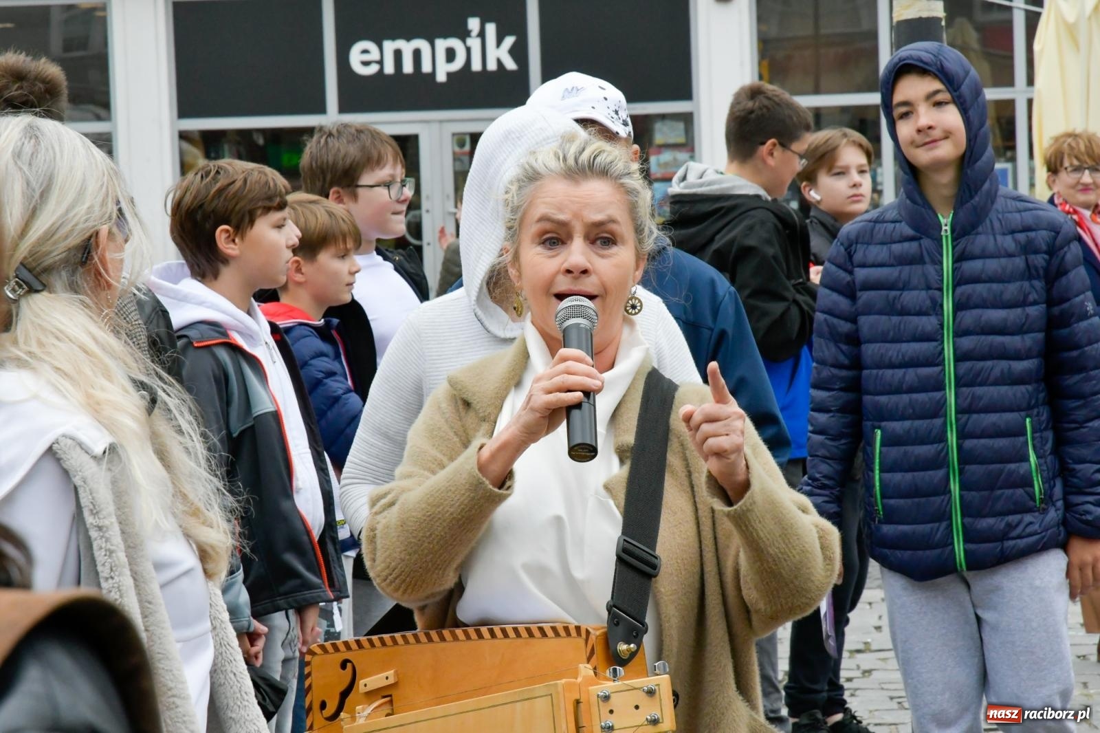 Zdjęcie w galerii na portalu naszraciborz.pl: Przez centrum Raciborza przeszedł KOROWÓD Z OFFCĄ [FOTO i WIDEO] wiadomości z regionu