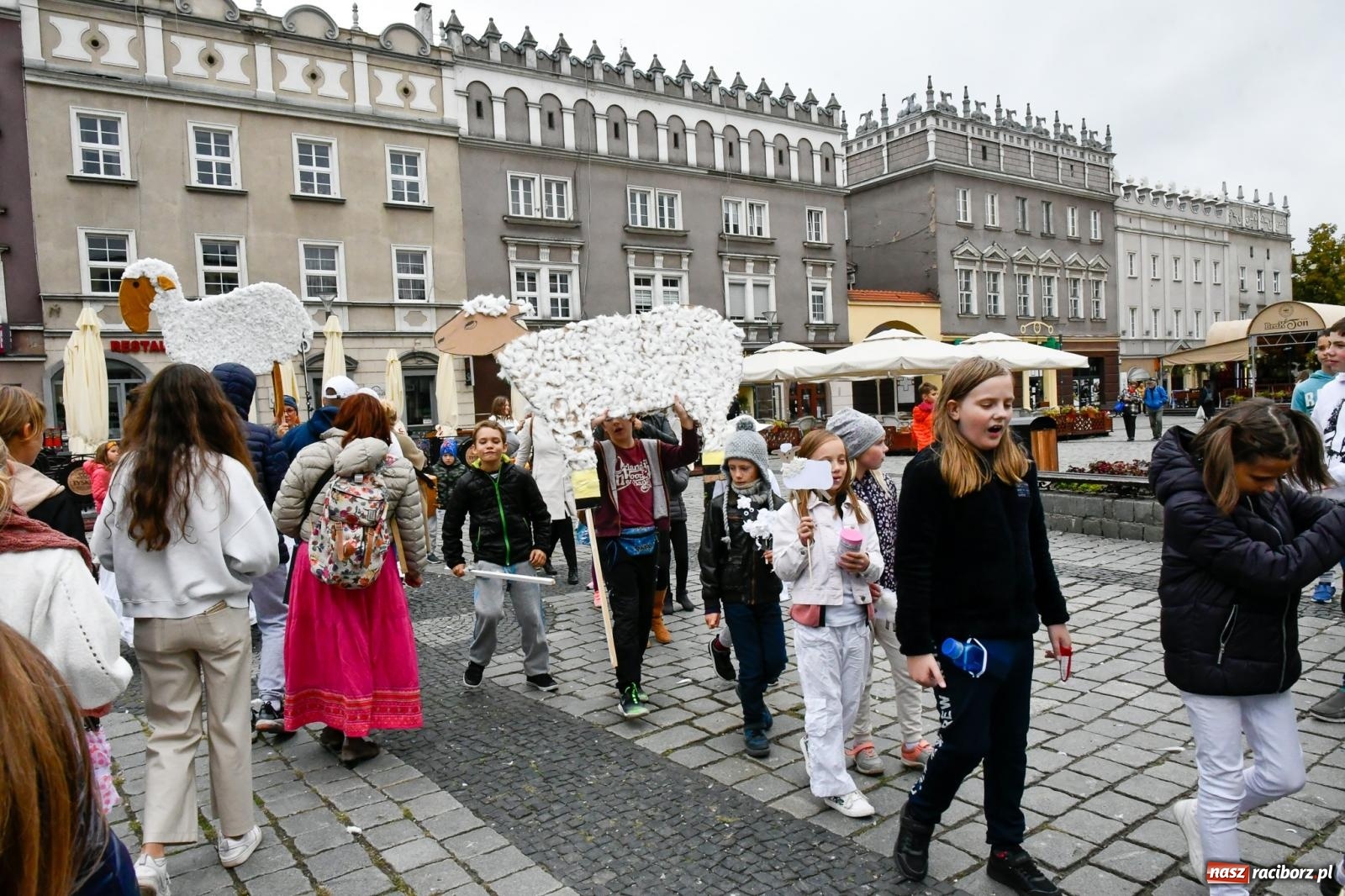 Zdjęcie w galerii na portalu naszraciborz.pl: Przez centrum Raciborza przeszedł KOROWÓD Z OFFCĄ [FOTO i WIDEO] wiadomości z regionu