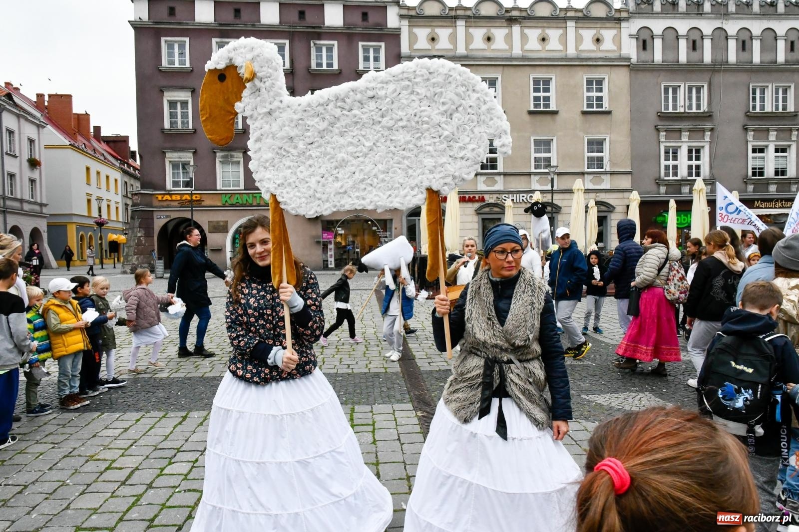 Zdjęcie w galerii na portalu naszraciborz.pl: Przez centrum Raciborza przeszedł KOROWÓD Z OFFCĄ [FOTO i WIDEO] wiadomości z regionu