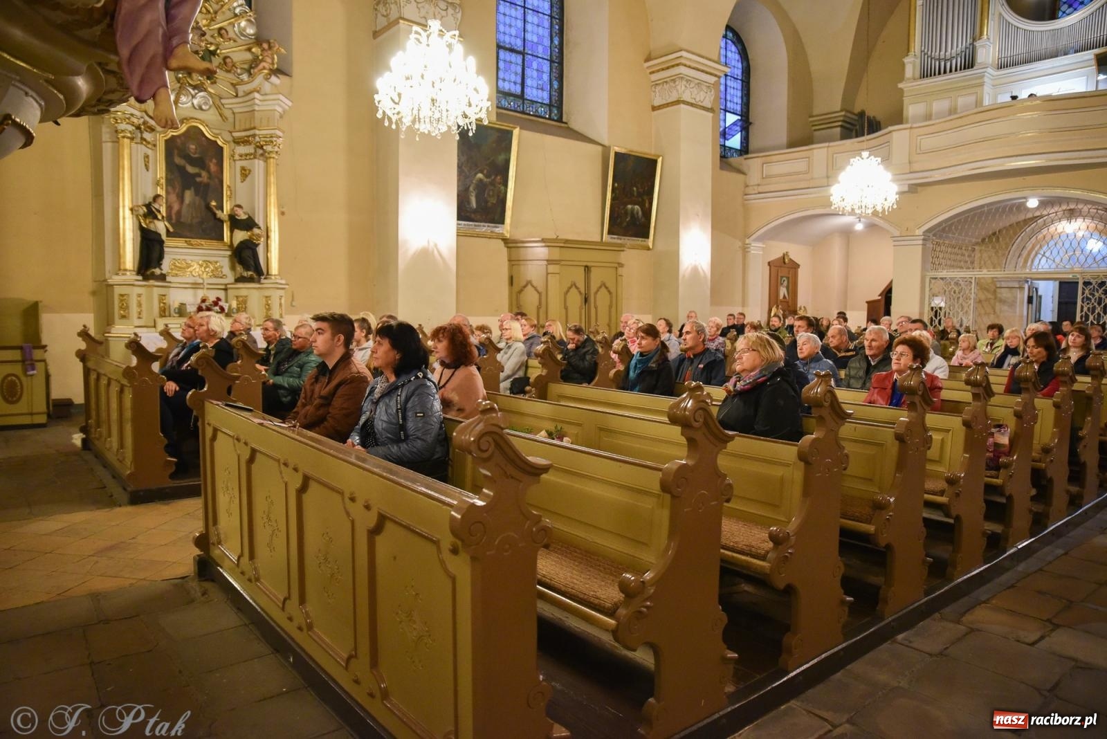 Zdjęcie w galerii na portalu naszraciborz.pl: Podominikańska świątynia w Raciborzu wypełniła się wyjątkową muzyką wiadomości z regionu