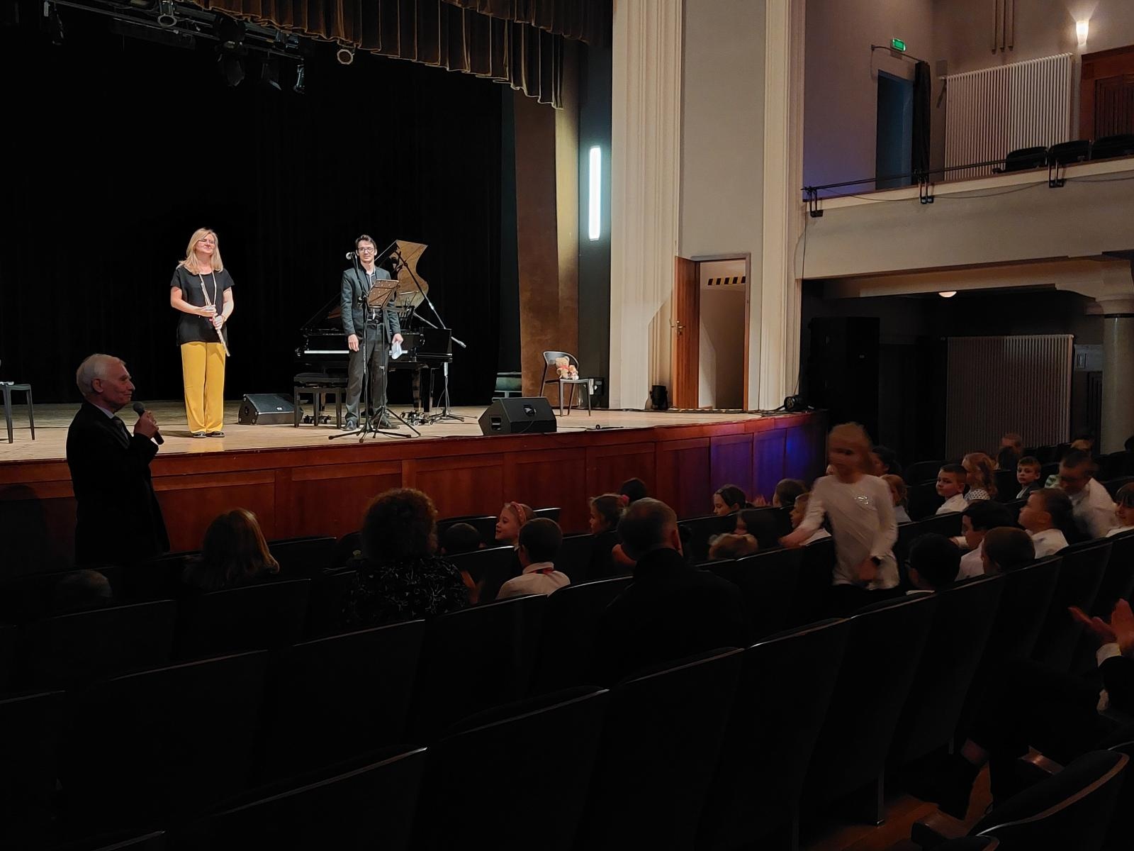 Zdjęcie w galerii na portalu naszraciborz.pl: Fletowa rodzina- pierwsze koncerty umuzykalniające w nowym roku szkolnym wiadomości z regionu