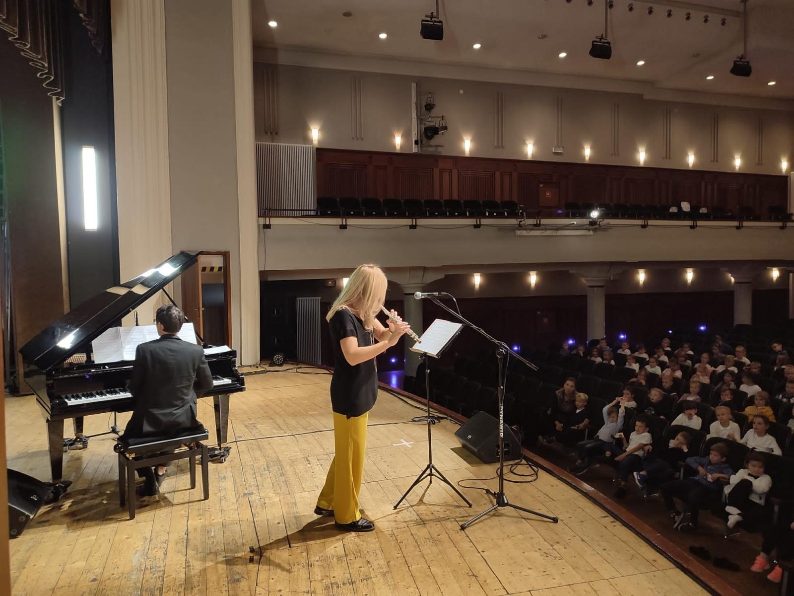 Zdjęcie w galerii na portalu naszraciborz.pl: Fletowa rodzina- pierwsze koncerty umuzykalniające w nowym roku szkolnym wiadomości z regionu